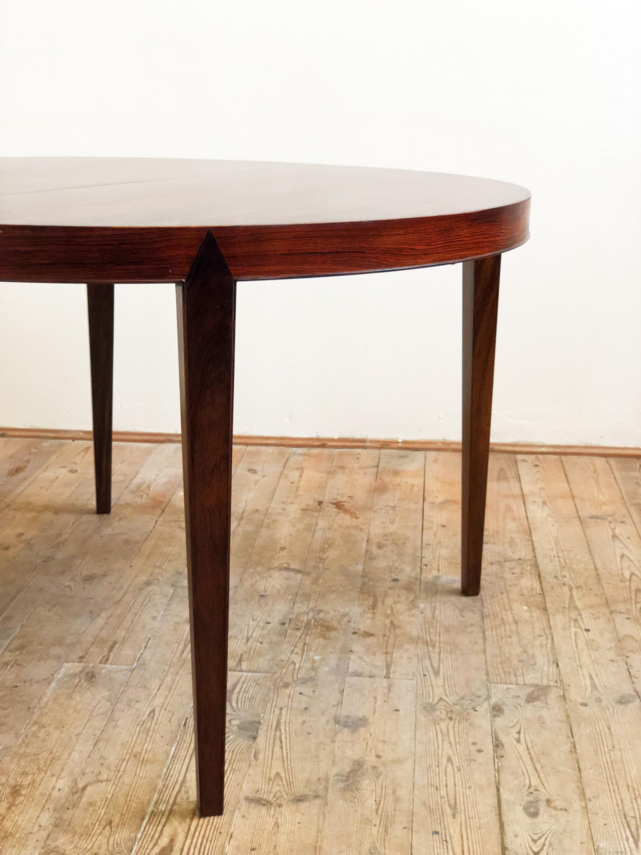Mid-20th Century Extendable Rosewood Dining Table by Severin Hansen for Haslev Møbelsnedkeri For Sale