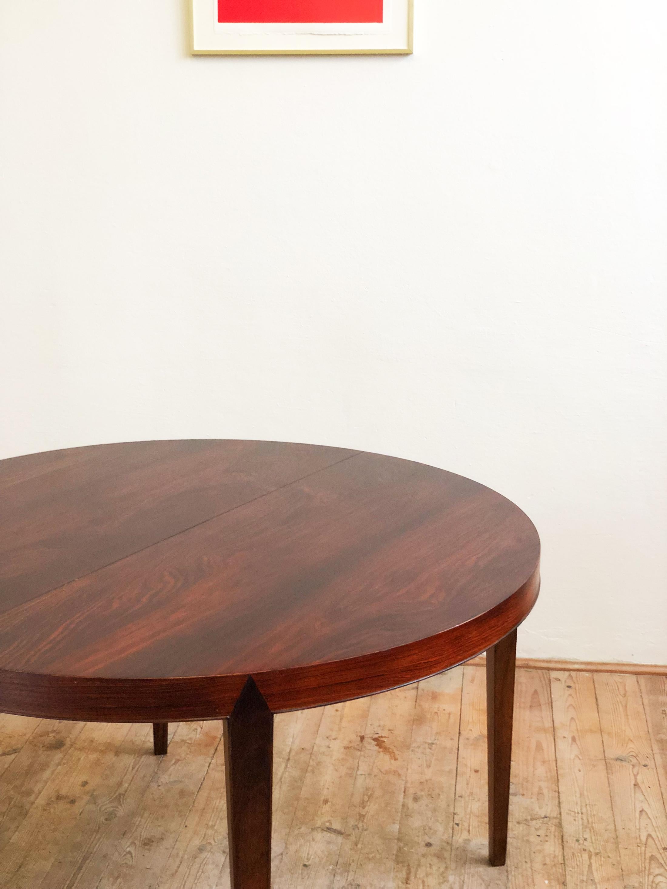 Extendable Rosewood Dining Table by Severin Hansen for Haslev Møbelsnedkeri For Sale 1