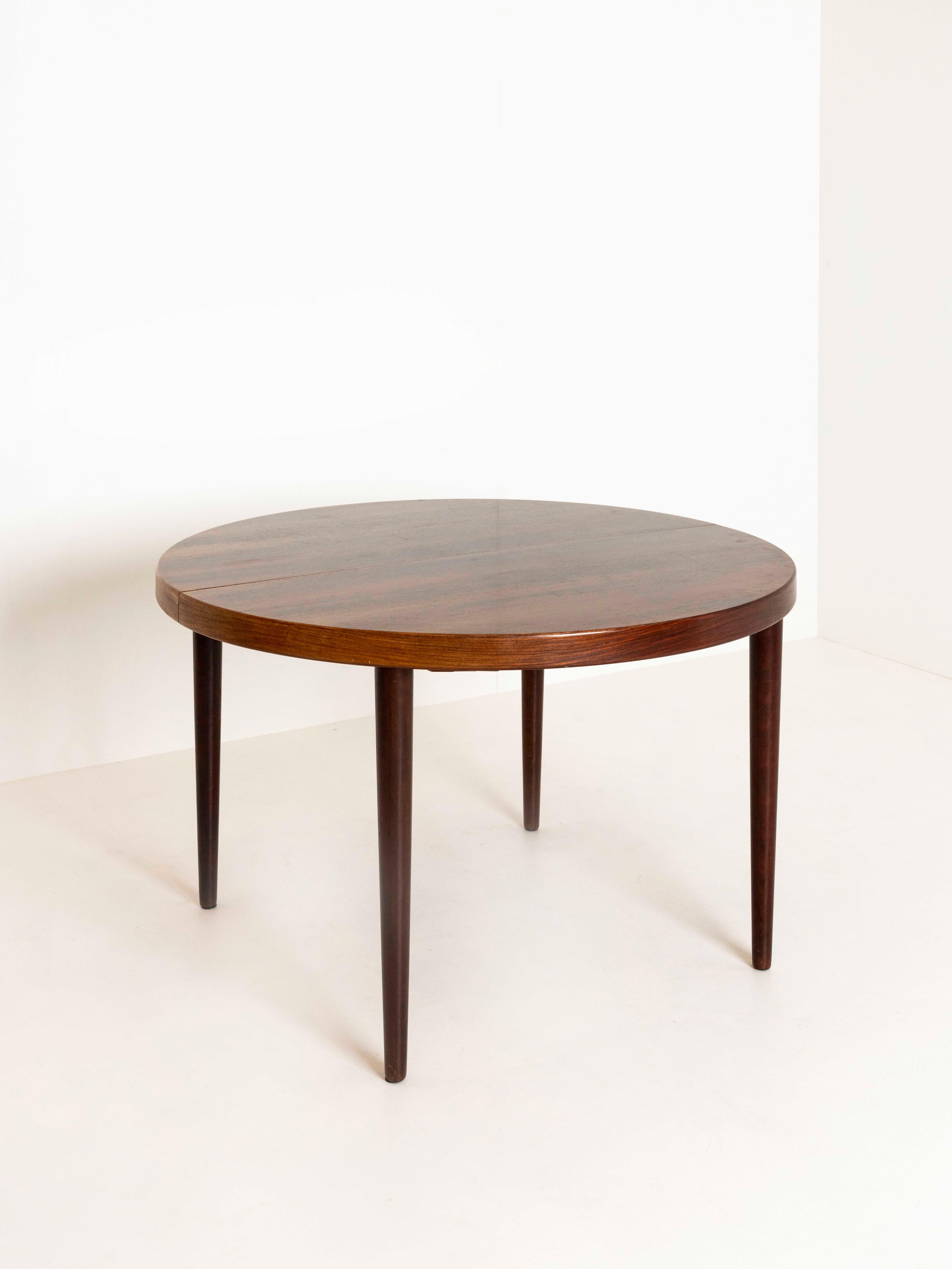Nice extendable round dining table by Kai Kristiansen from Denmark ca the 1960s. This table has an elegant and sleek design. It has two extension pieces of which one in the exact same style as the table. This table can be in total extended to 225 cm