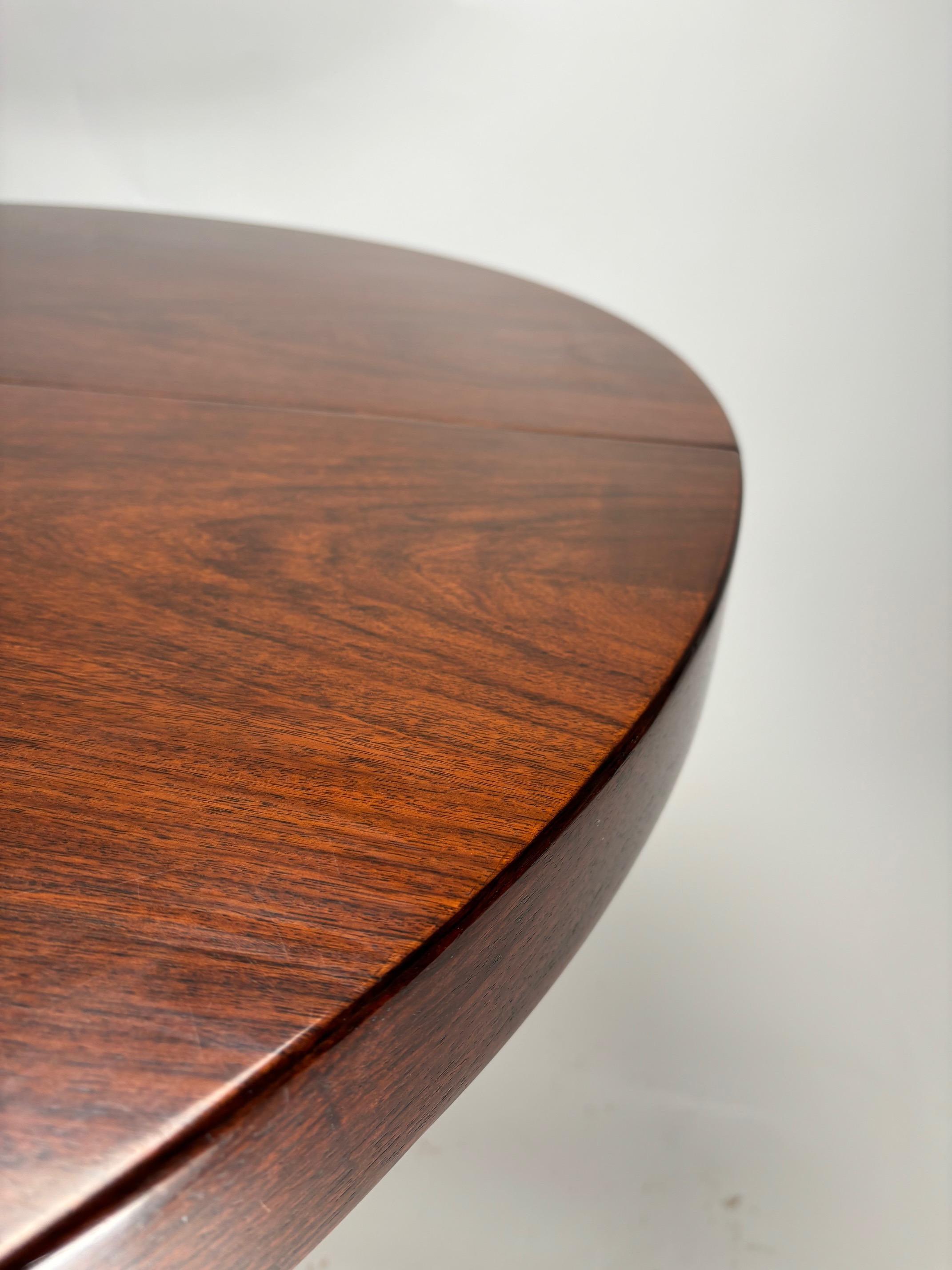 Fin du 20e siècle Table de salle à manger ronde extensible 'Chelsea'  par Vittorio Introini, Italie en vente