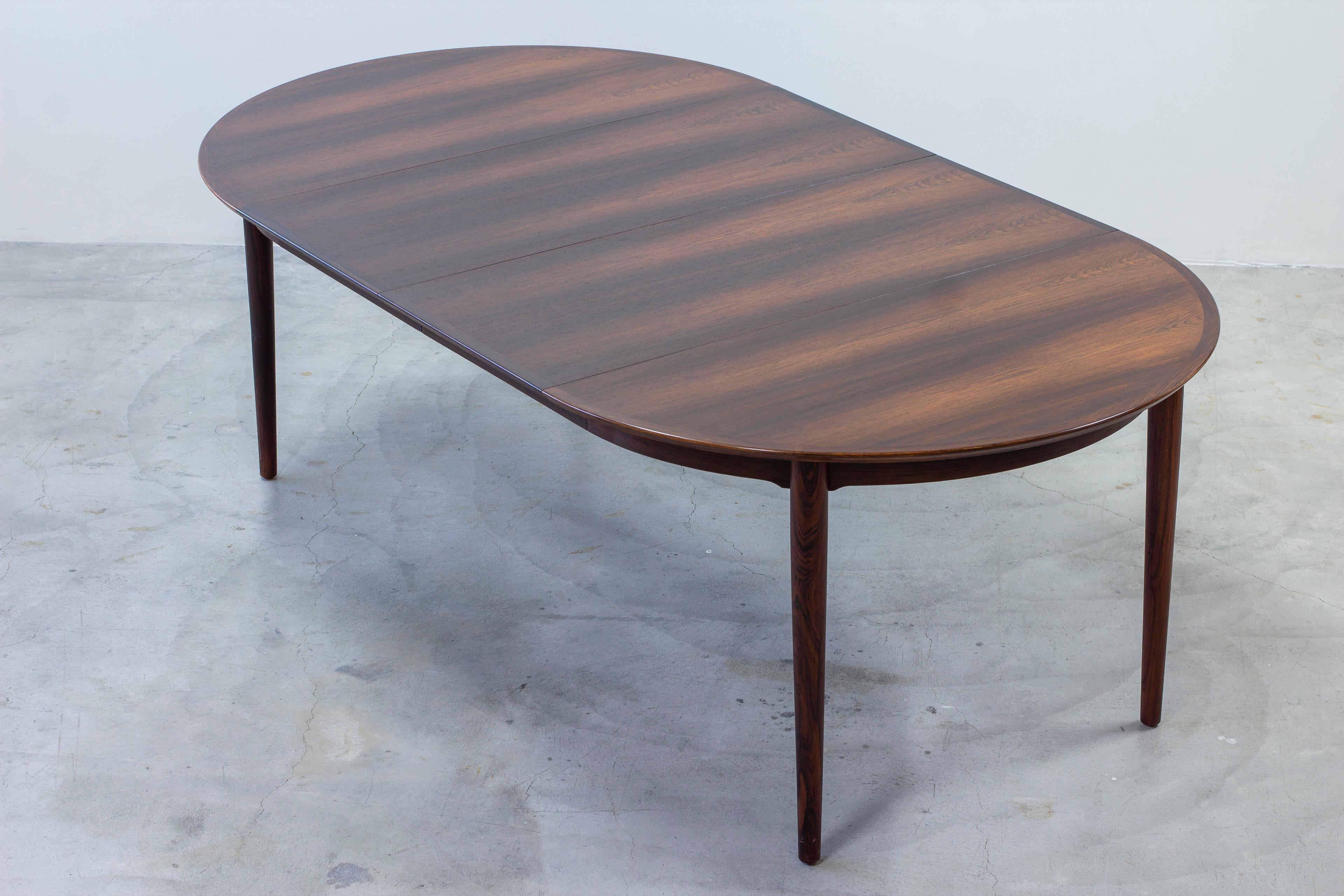 Scandinavian Modern Extendable Round Dining Table in Rosewood by Arne Vodder, Denmark, 1960s