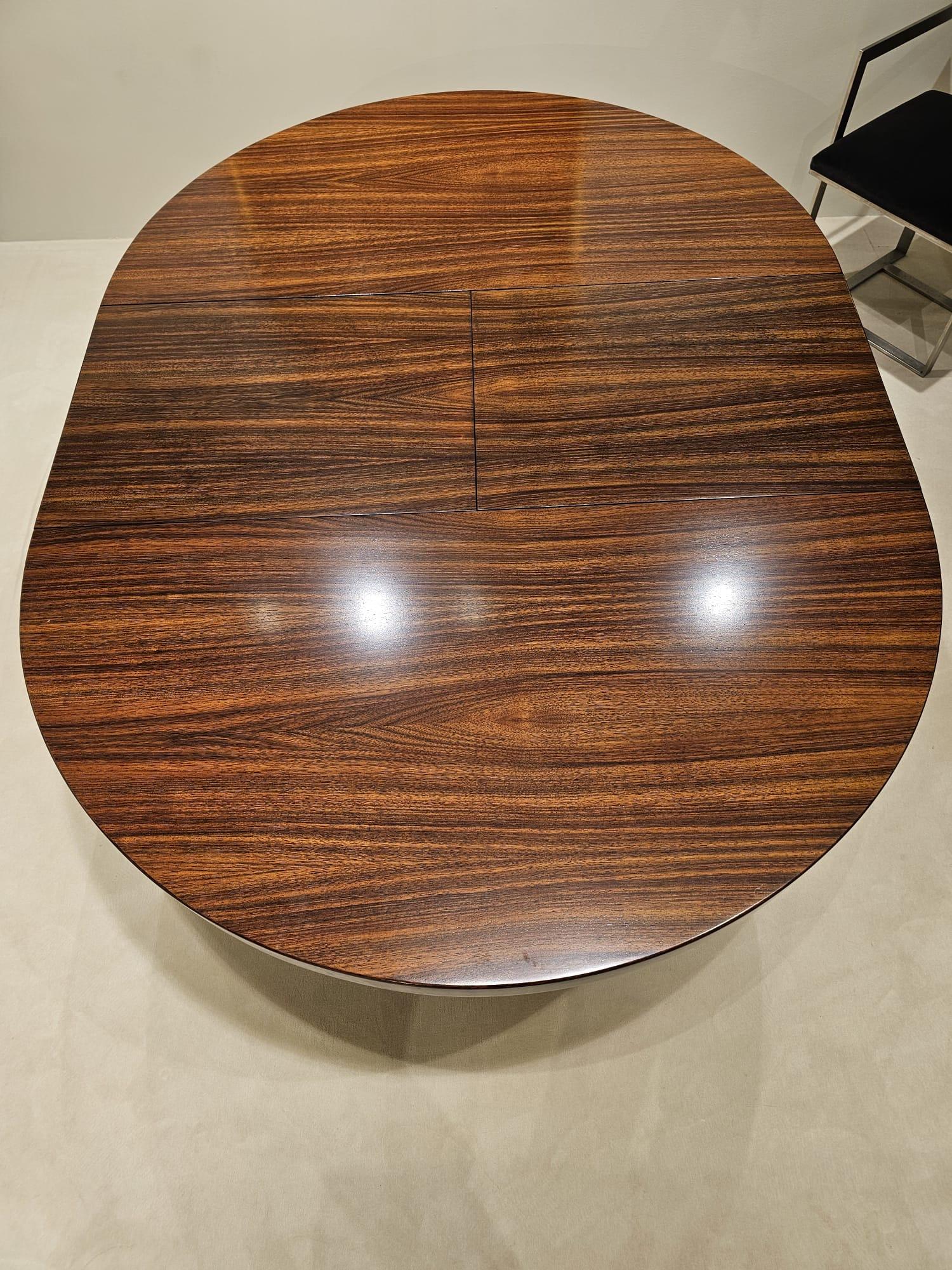 Extendable round dining table in rosewood by Vittorio INTROINI In Good Condition For Sale In SAINT-OUEN-SUR-SEINE, FR