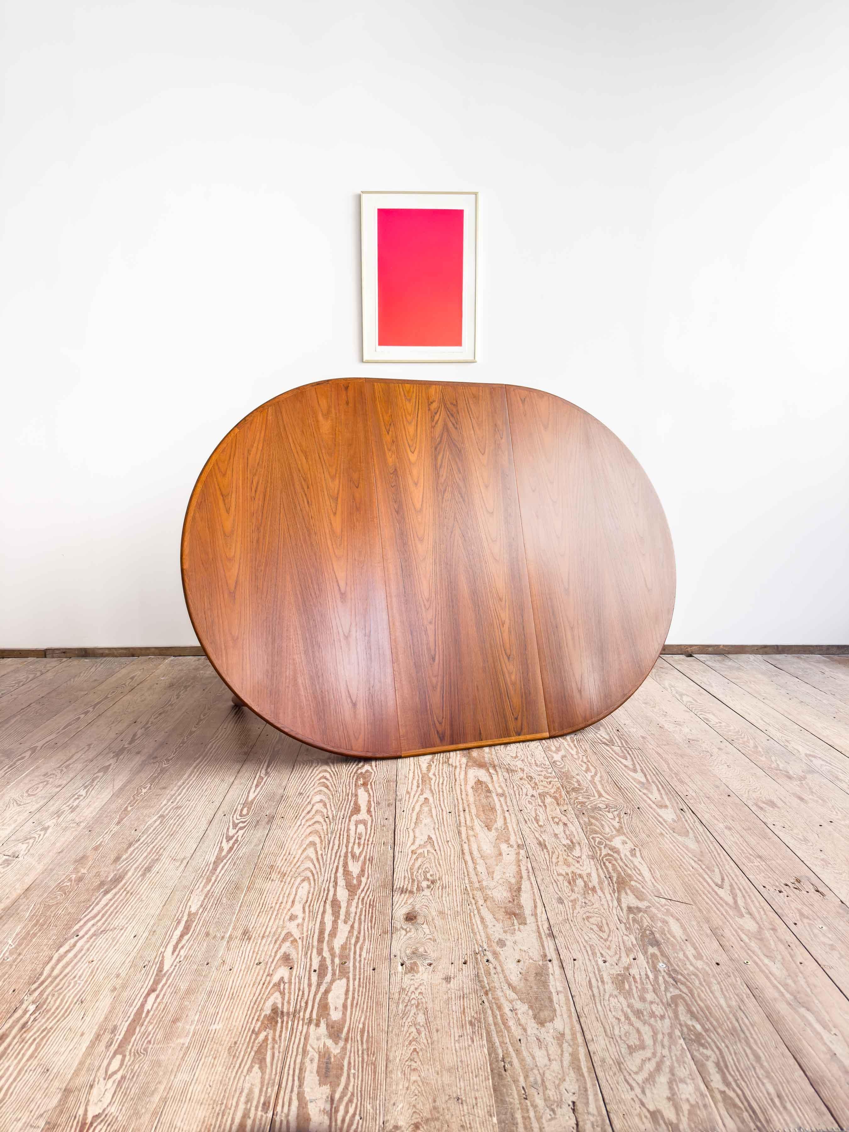 Table de salle à manger ronde extensible en teck, design danois, années 1950 Bon état - En vente à München, Bavaria