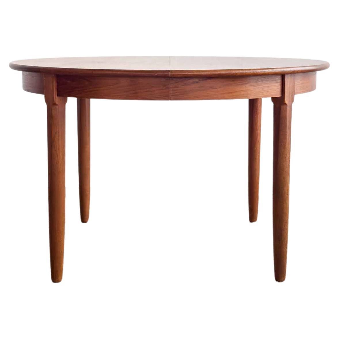 Ausziehbarer runder Esstisch aus Teakholz aus der Mitte des Jahrhunderts, dänisches Design, 1950er Jahre