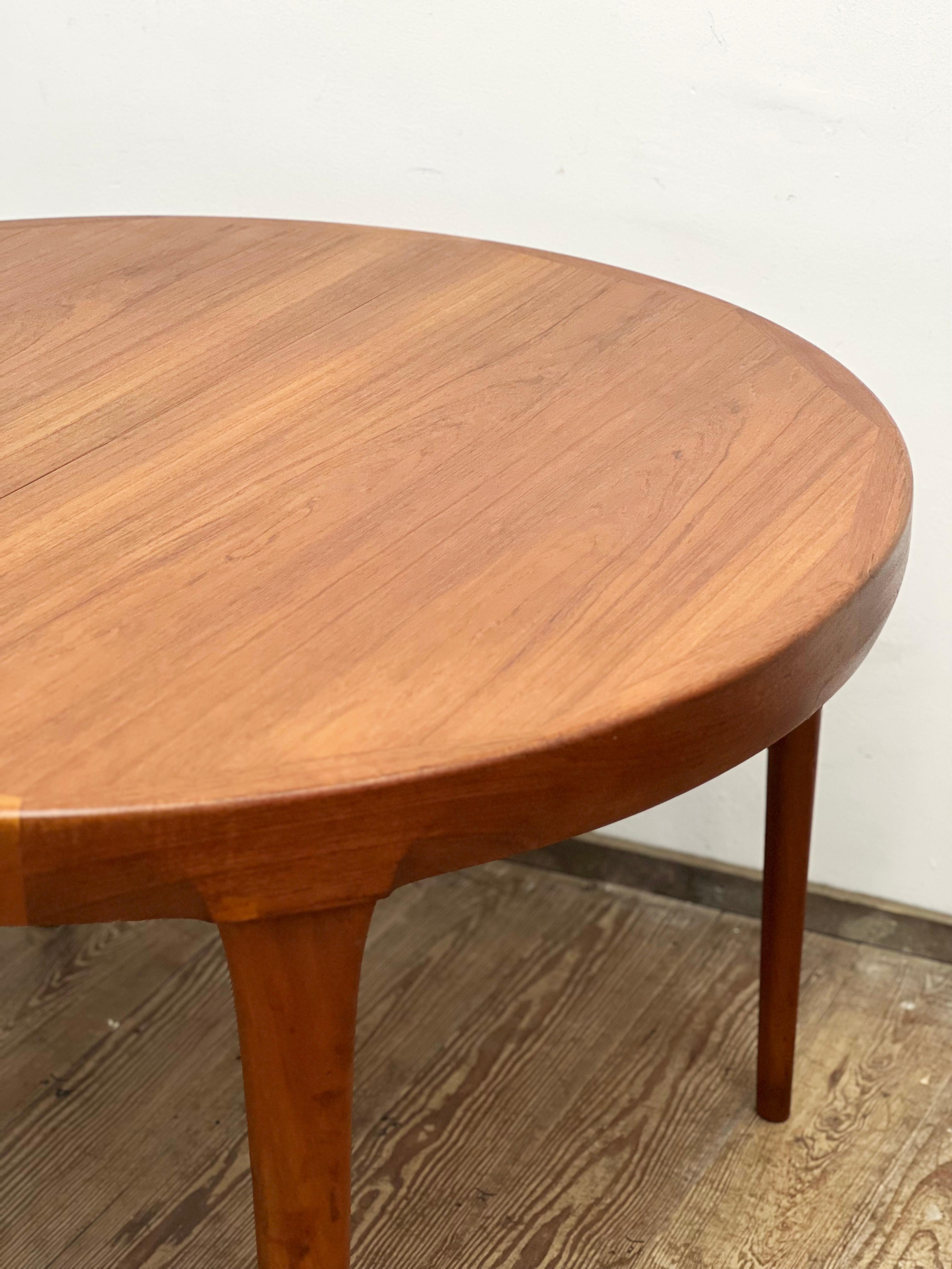 Extendable Round Mid-Century Teak Dining Table by Ib Kofod-Larsen for Faarup 5