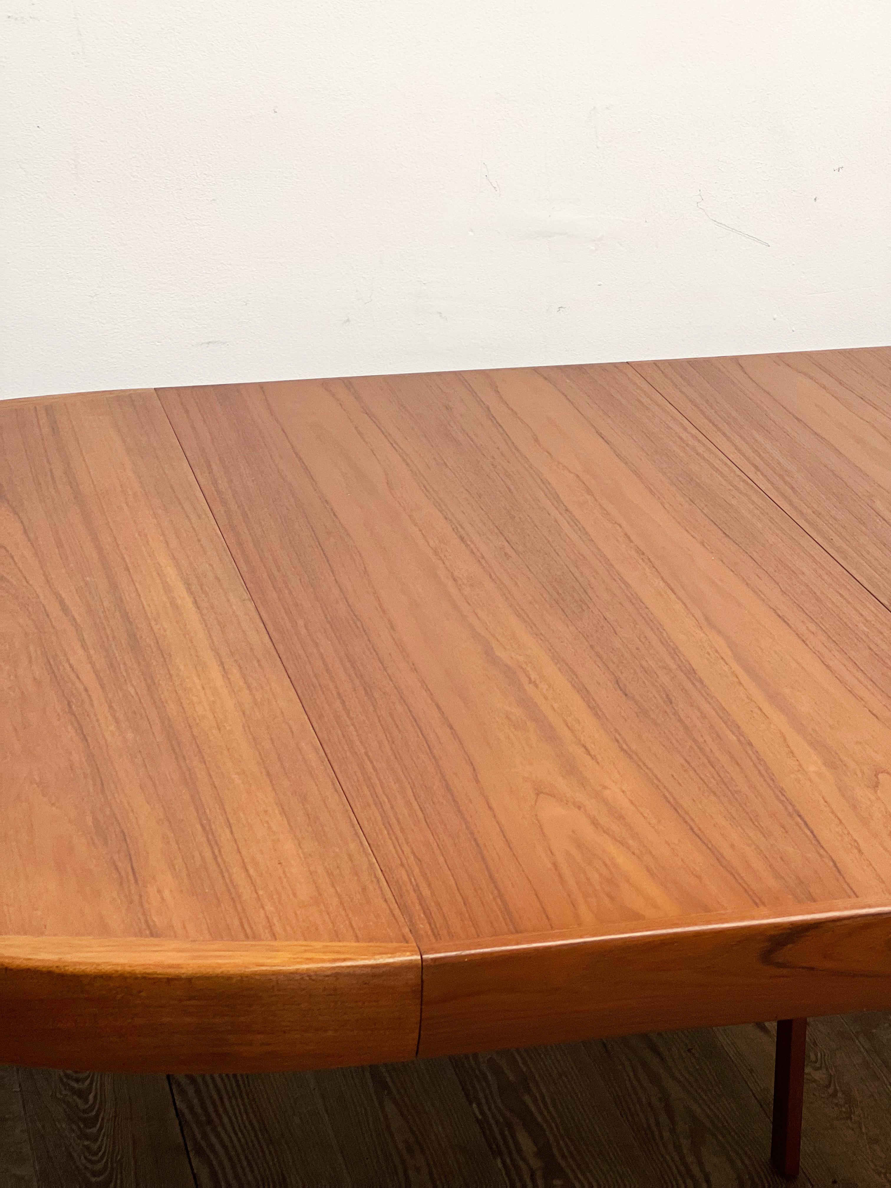 Extendable Round Mid-Century Teak Dining Table by Ib Kofod-Larsen for Faarup 9