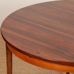 Extendable round rosewood dining table in Rio, 1960
