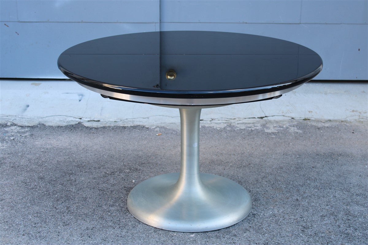 Ausziehbarer runder Tisch in schwarzem Lack und satiniertem Metall 1970 Giulio Moscatelli für Formanova