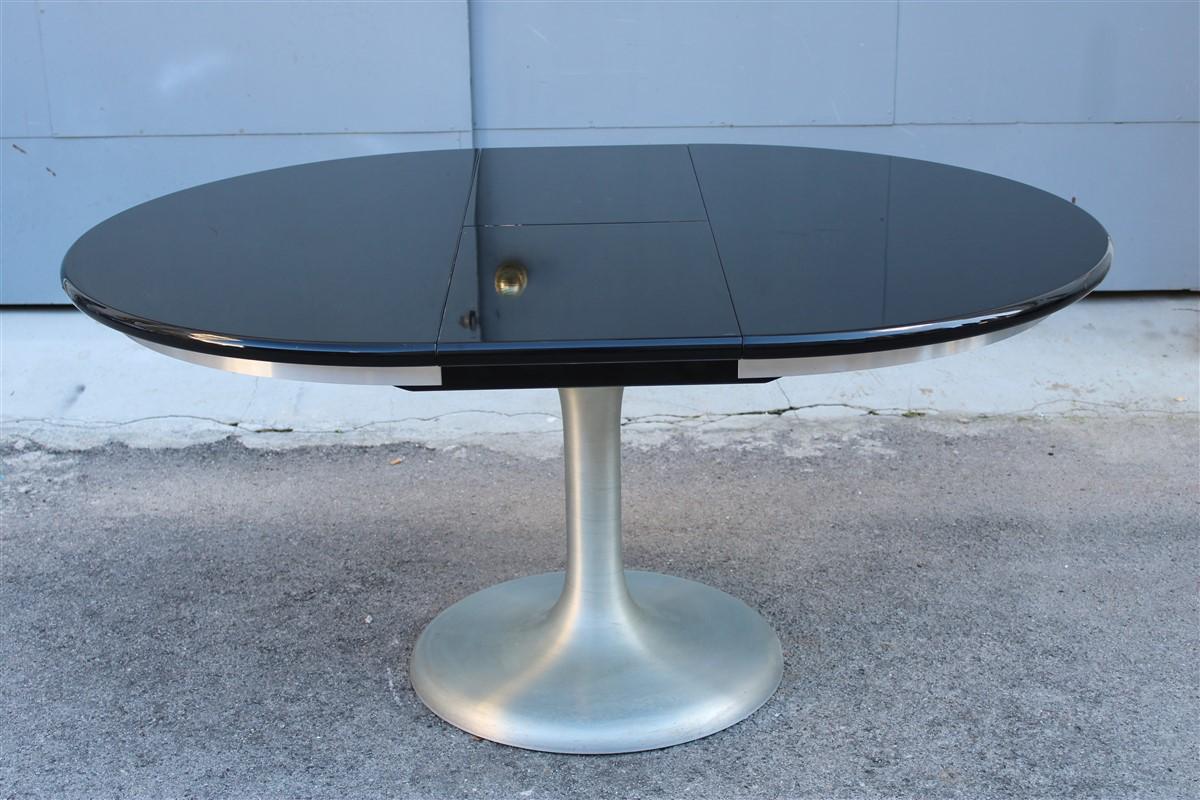 Ausziehbarer runder Tisch aus schwarzem Lack, satiniertem Metall, 1970  Moscatelli  Formanova im Angebot 1
