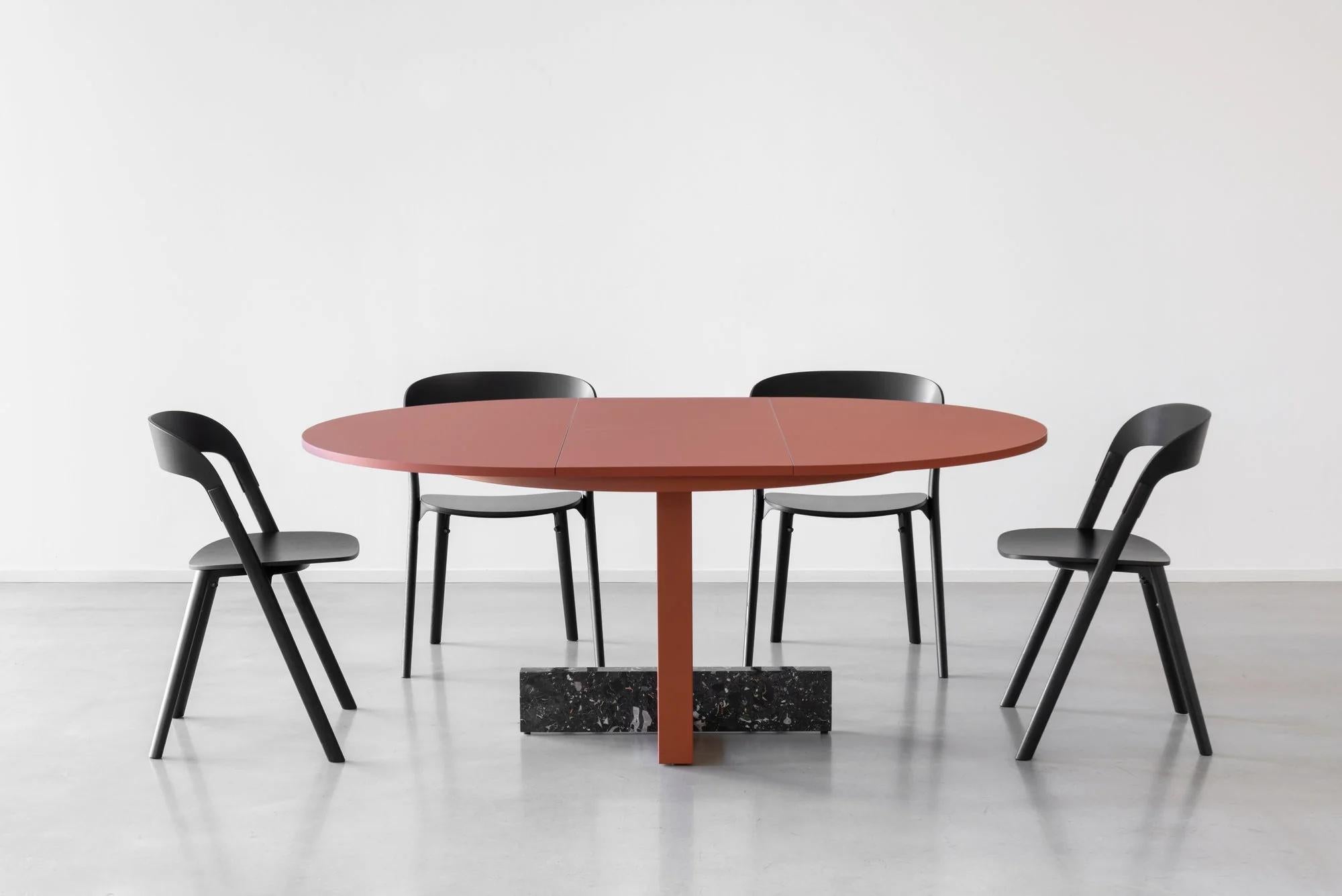 Table ronde à rallonge Magis Pied-à-terre design Brogliato Traverso - Rouge brique Neuf - En vente à Alcamo, IT