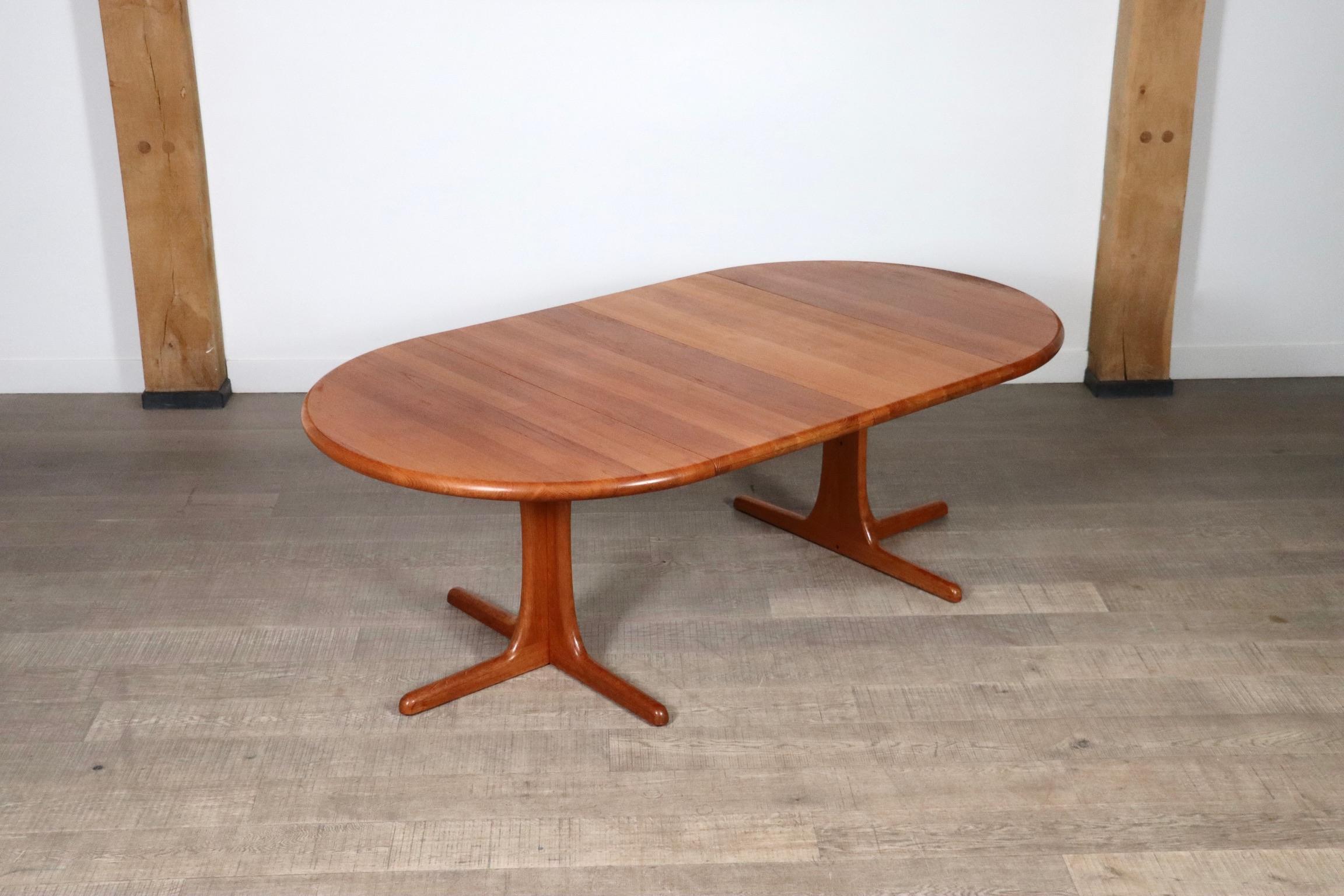 Extendable Round To Oval Dining Table In Teak, Denmark 1960s In Good Condition In ABCOUDE, UT