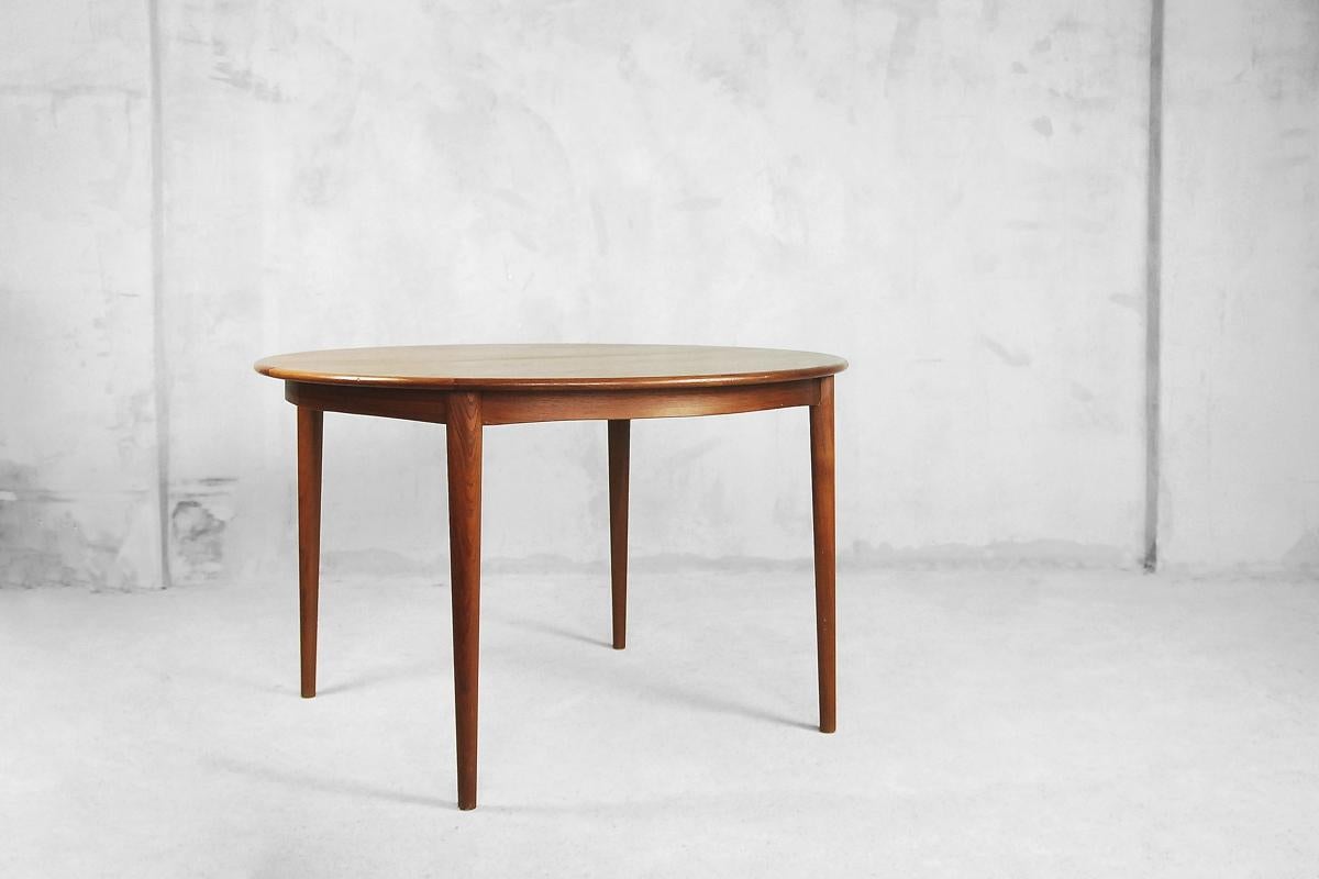 Mid-Century moderno Tavolo da pranzo rotondo allungabile in teak scandinavo vintage, anni '60 in vendita