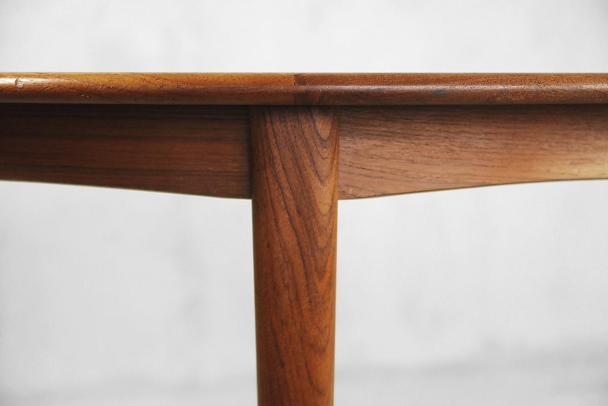 Scandinavo Tavolo da pranzo rotondo allungabile in teak scandinavo vintage, anni '60 in vendita