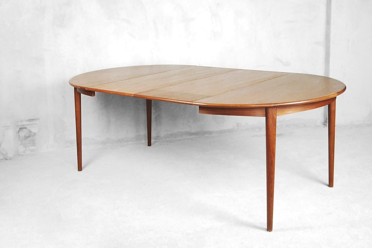 Teak Tavolo da pranzo rotondo allungabile in teak scandinavo vintage, anni '60 in vendita