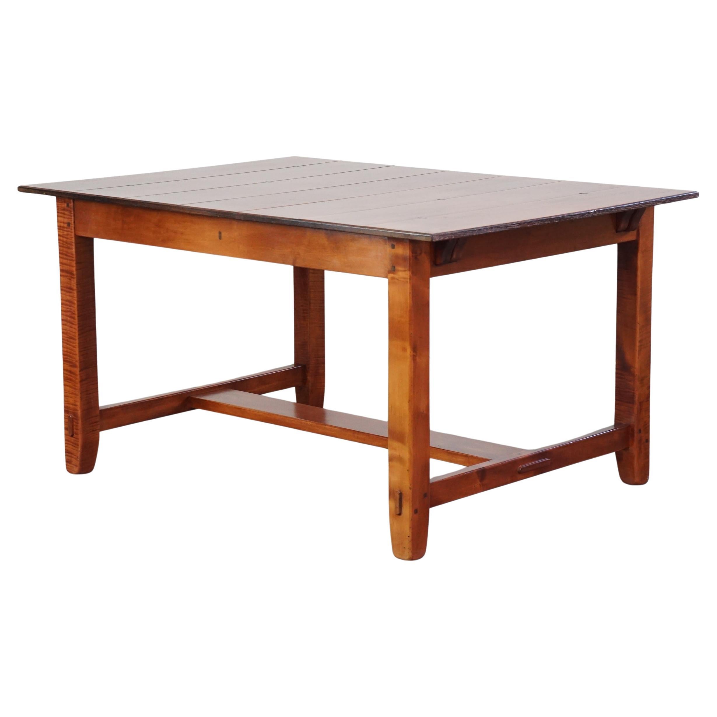 Extendable Schuitema dining table for 4 to 6 people from the Shaker collection