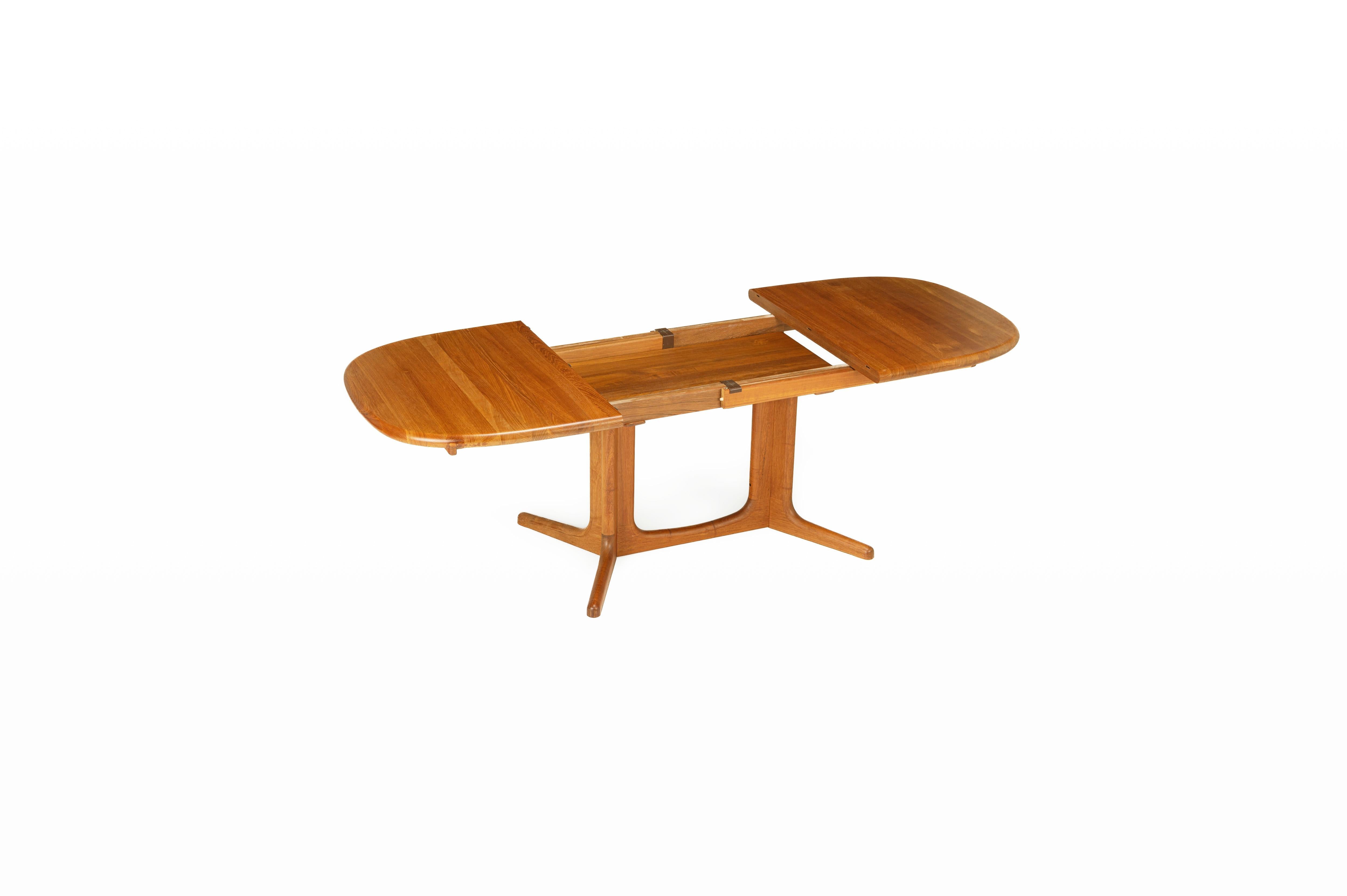 Extendable solid teak dining table by Glostrup Mobelfabrik In Good Condition In Ranst, VAN