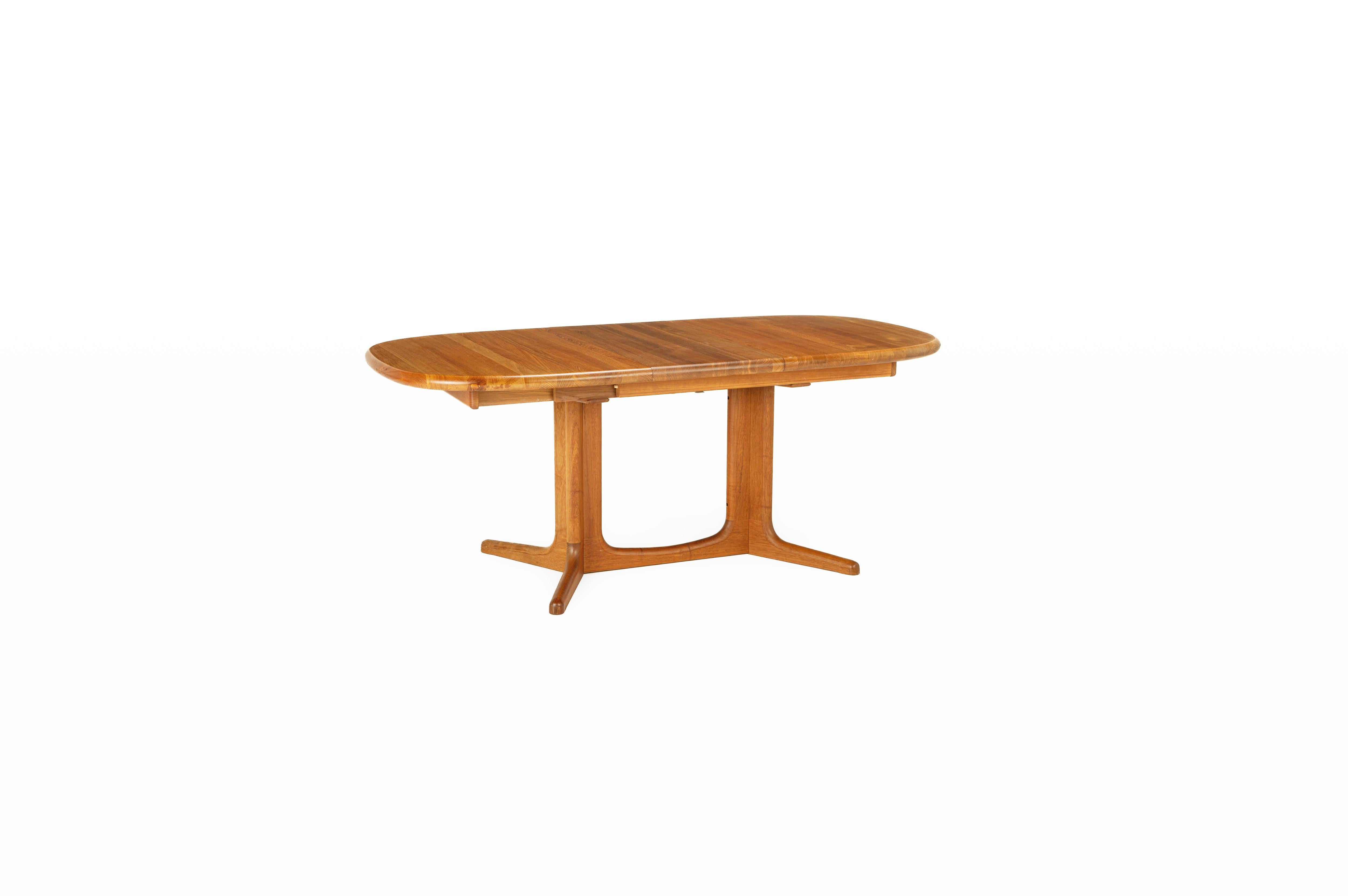 20th Century Extendable solid teak dining table by Glostrup Mobelfabrik