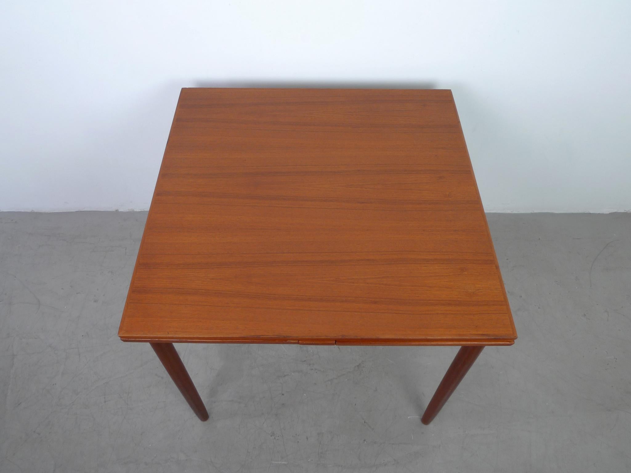 Scandinavian Modern Extendable Square Teak Dining Table, Denmark, 1960s For Sale