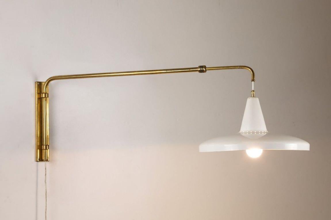 Extendable Stilnovo wall lamp midcentury brass  In Good Condition In Torino, IT