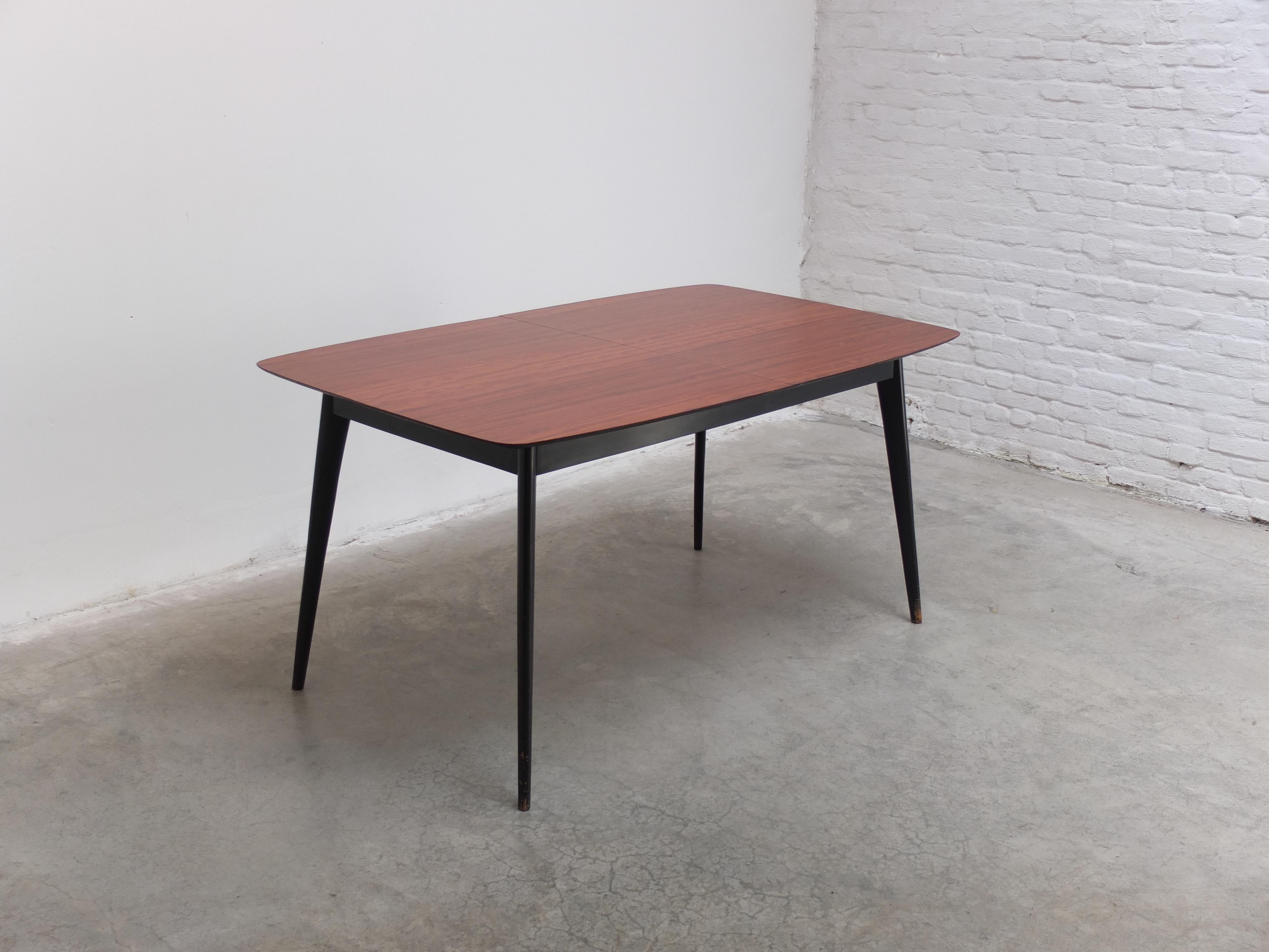Ausziehbarer Esstisch „T1“ von Alfred Hendrickx für Belform, 1950er Jahre (Moderne der Mitte des Jahrhunderts) im Angebot