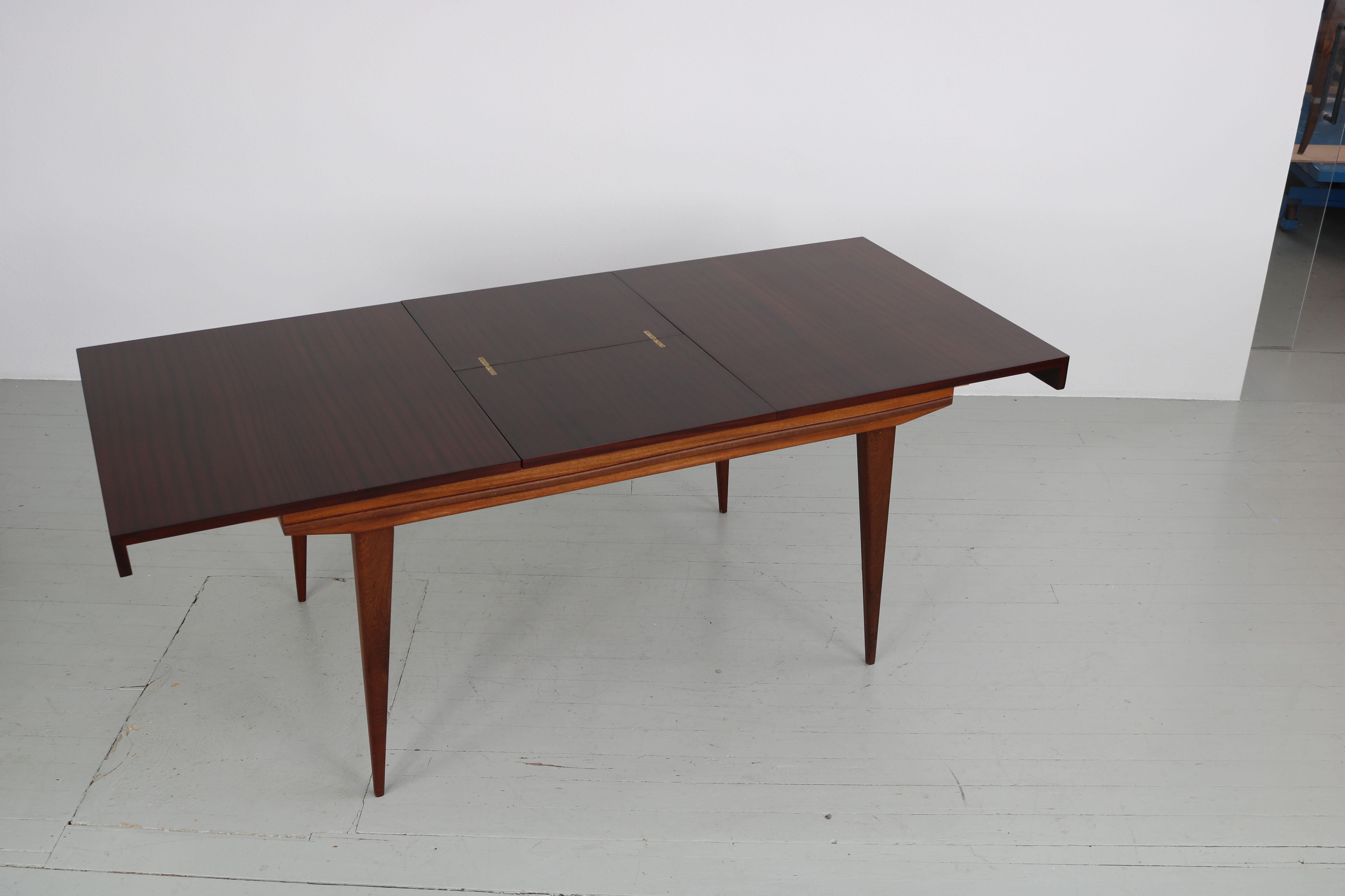 Laiton Table à rallonge extensible de Maurice Pr, conçue en France dans les années 1950 en vente