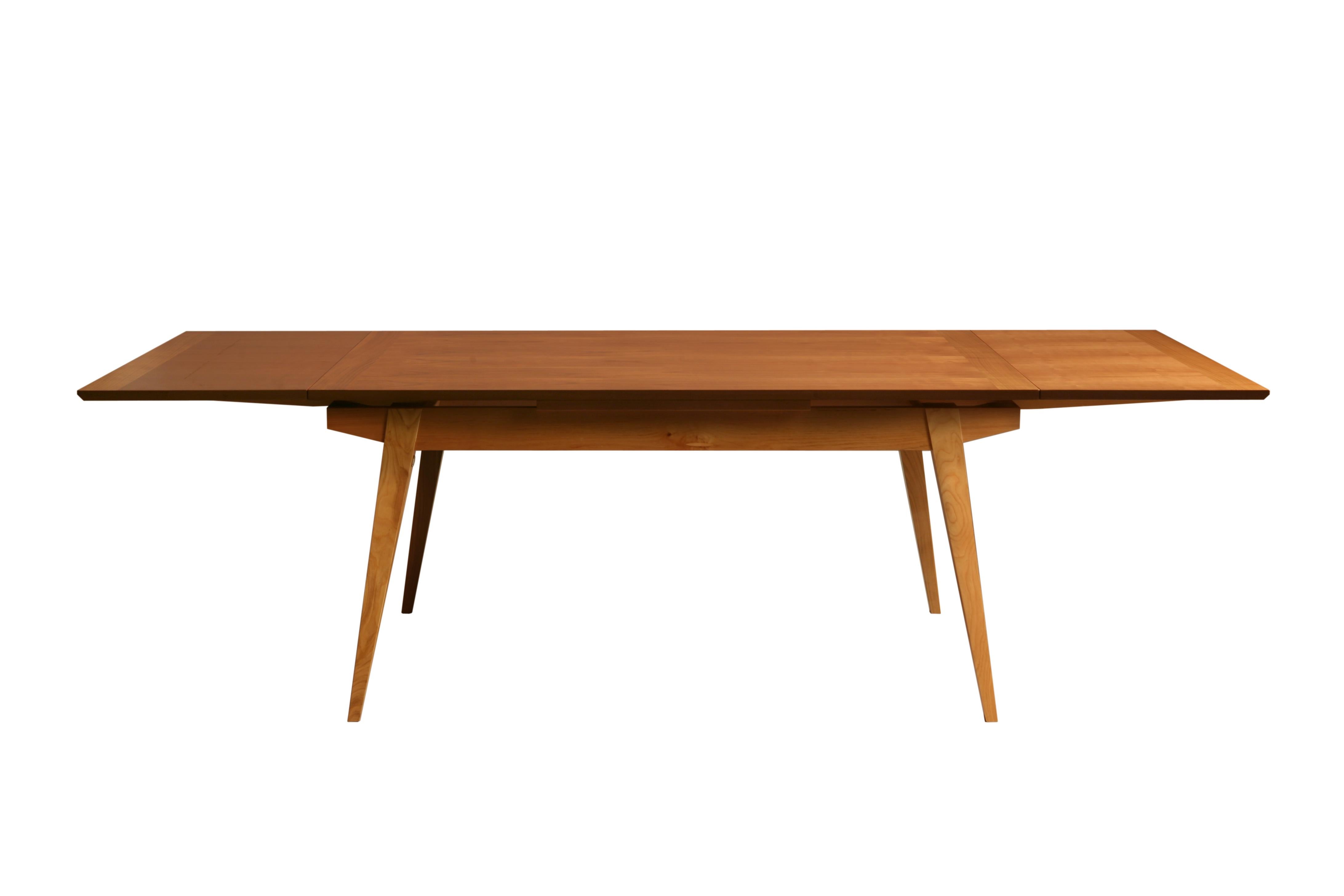 Extendable table made of cherry wood, with two side extensions under the top
Manufactured by Morelato.