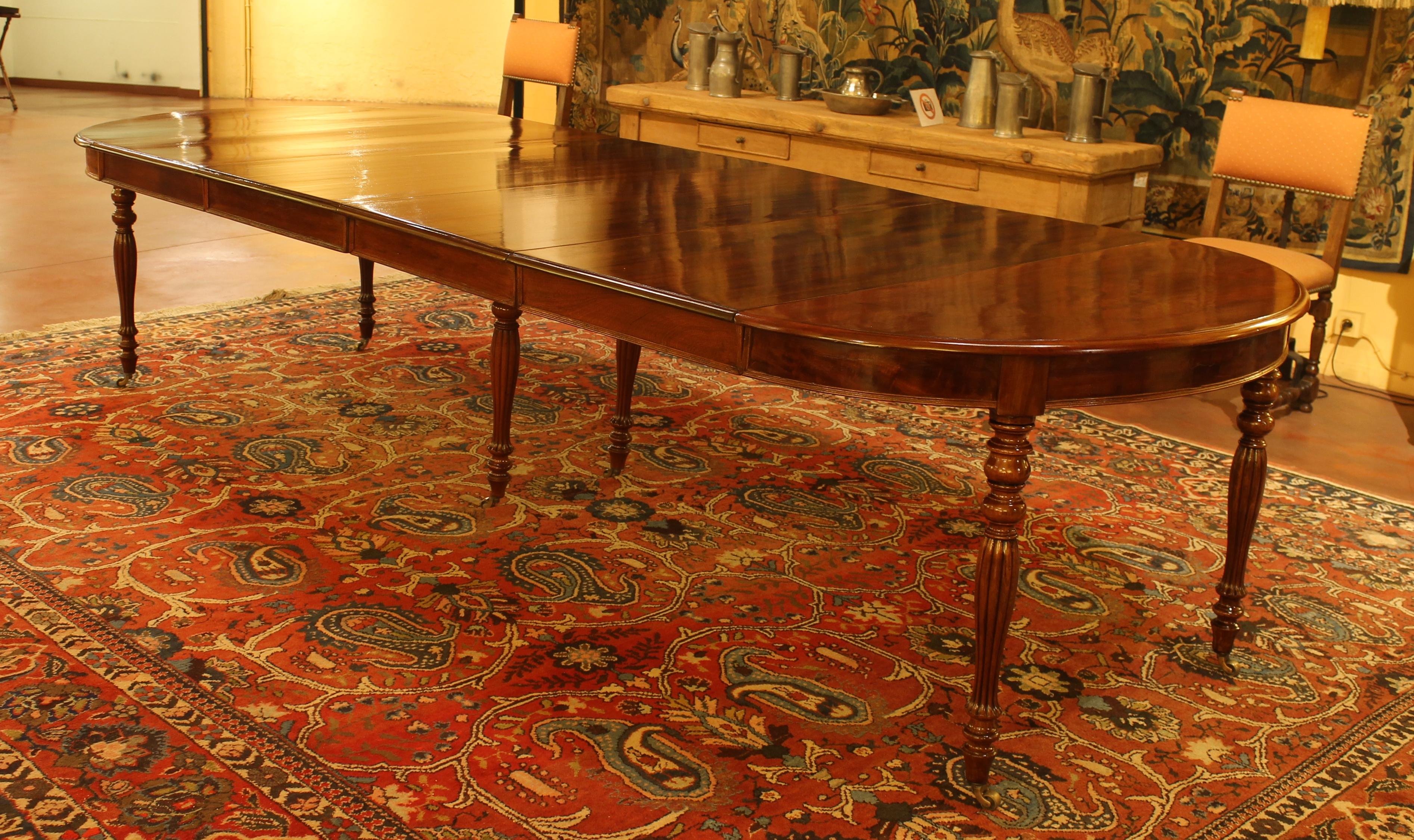 French Extendable Table in Mahogany - 19th Century-France