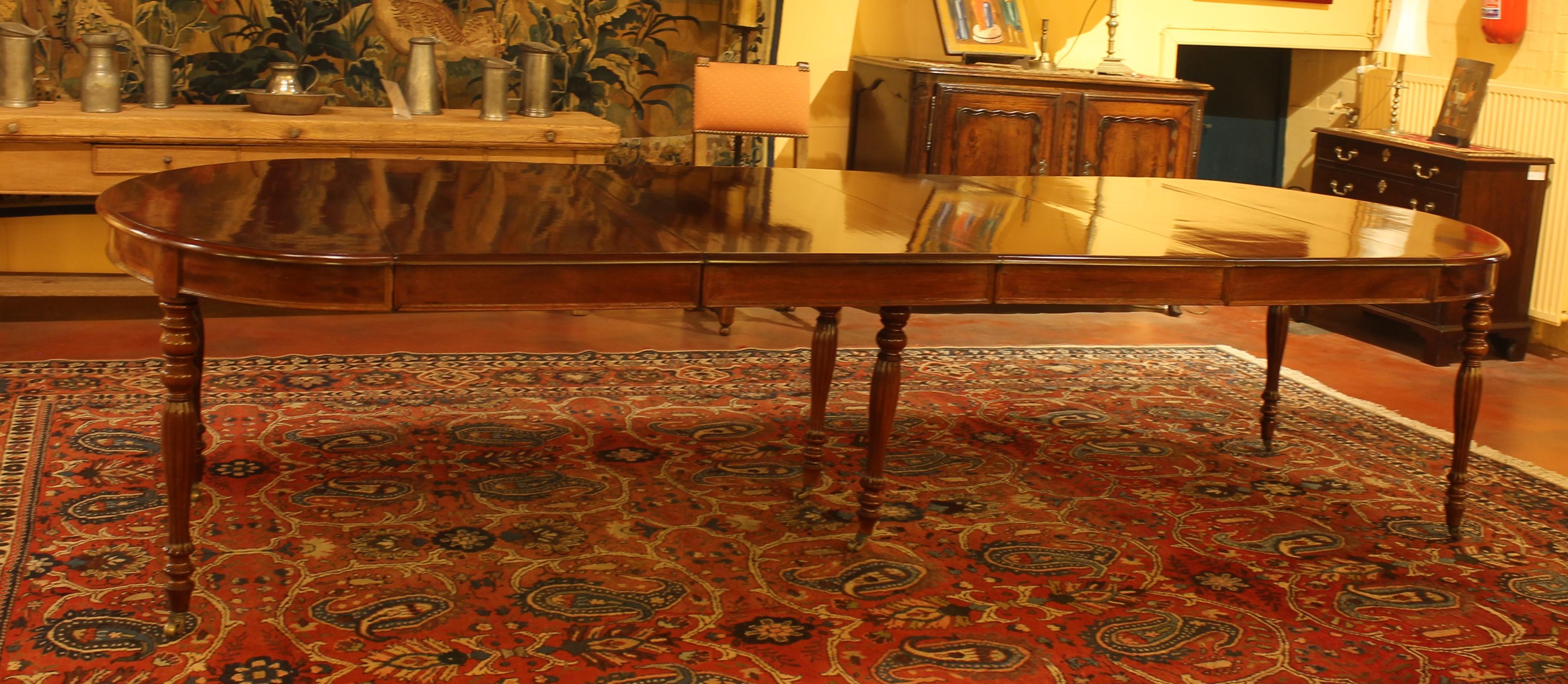 Extendable Table in Mahogany - 19th Century-France In Good Condition In Brussels, Brussels