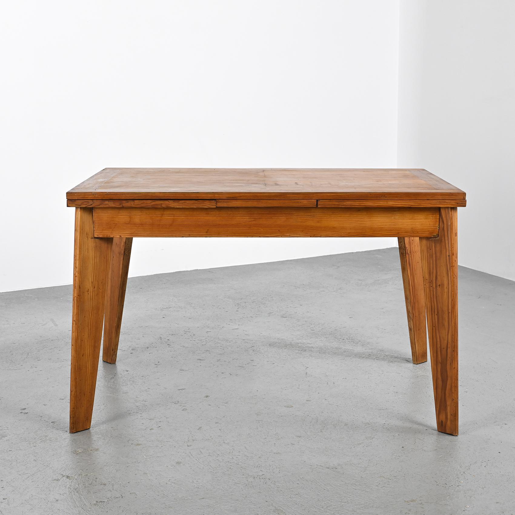  Extendable Table in Solid Pine, French Reconstruction ca. 1945 12