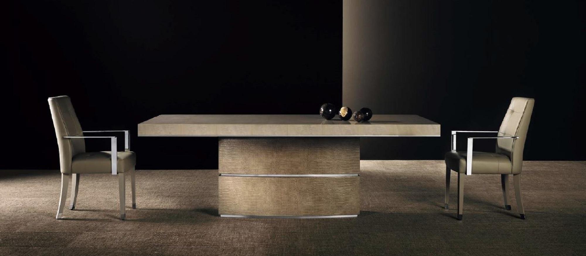 Extendable Table – Mplace
Collection: Mplace
Context: Dining Room
Type: Table

The Mplace extendable table combines clean, harmonious lines with premium materials and refined chrome metal accents. Its modern silhouette is the perfect embodiment of