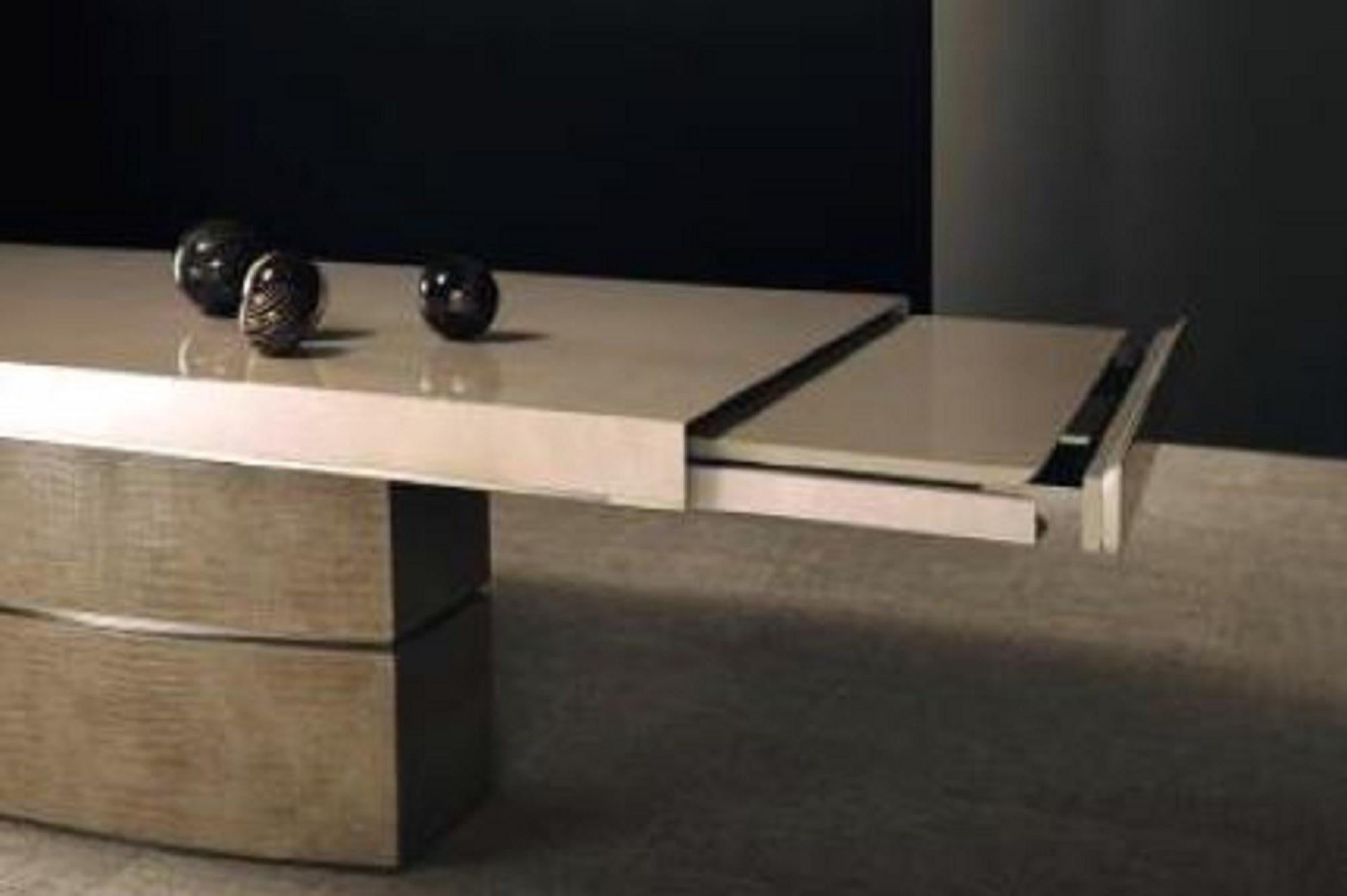 Extendable Table Mplace In New Condition For Sale In Munich, Bavaria