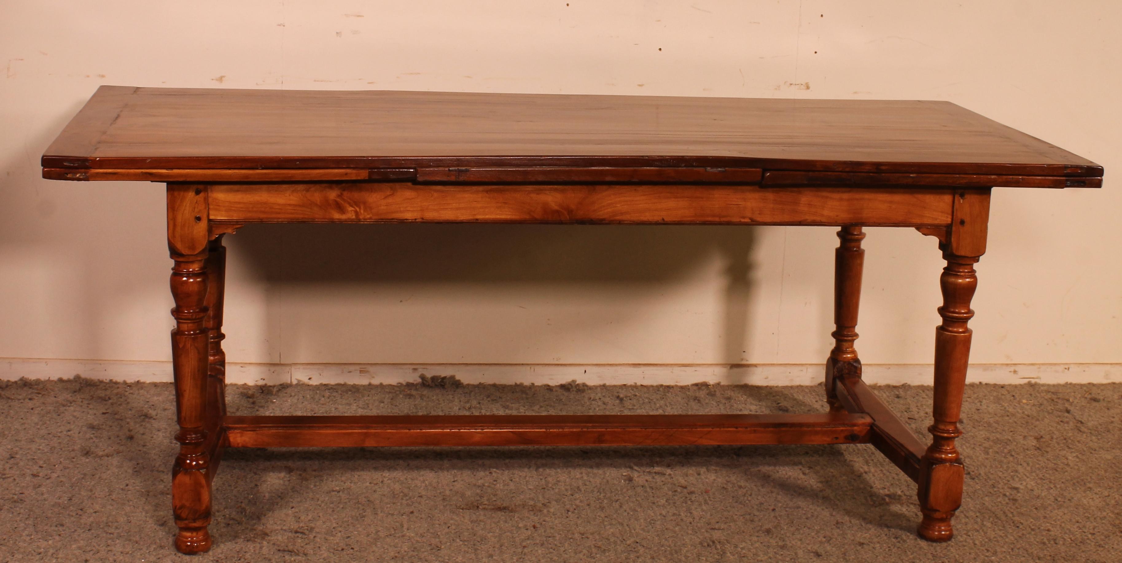 Extendable Table with Turned Legs, 19th Century, France For Sale 4