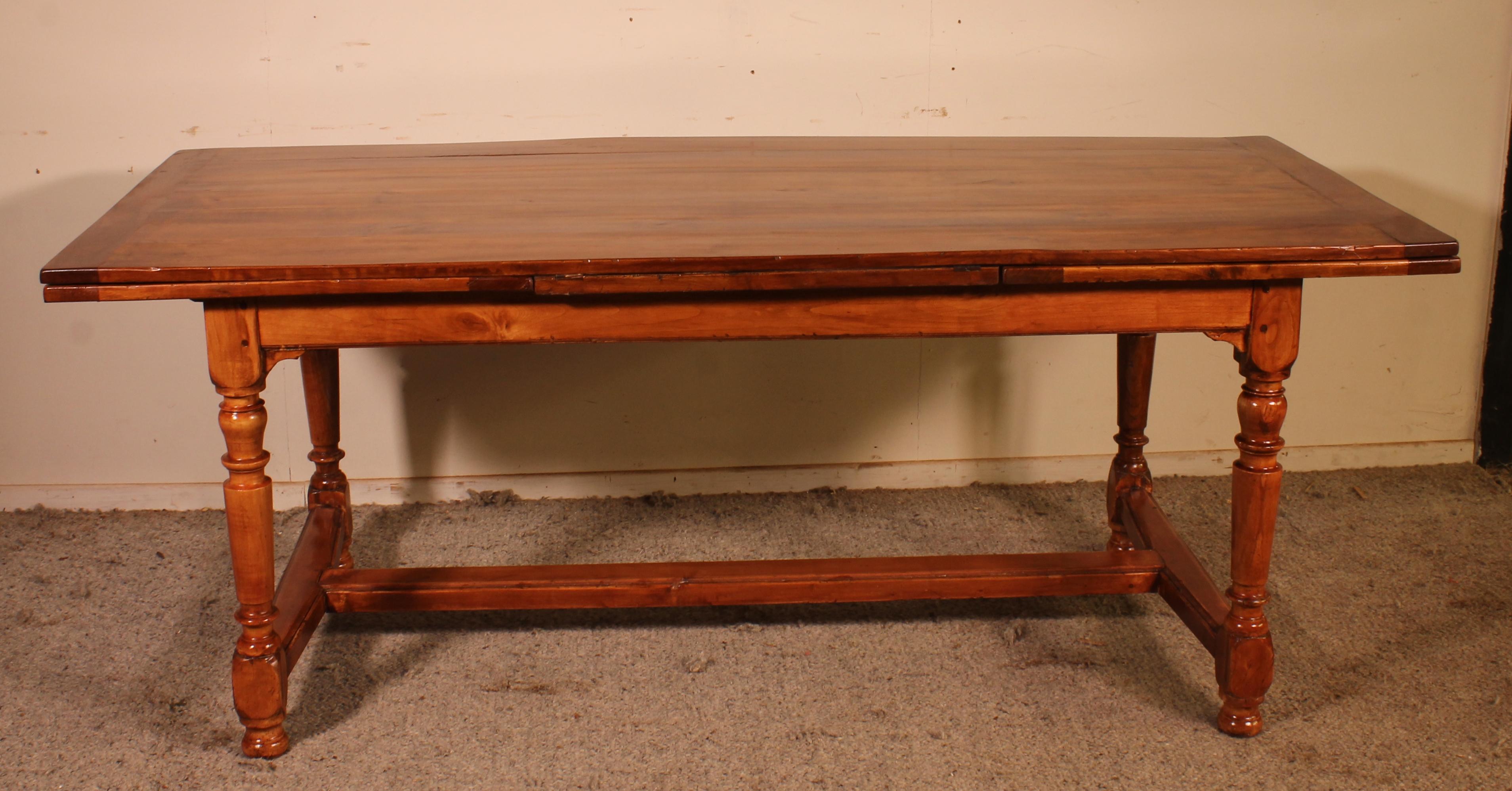 superb 19th century extending table in cherry wood -France.
Very elegant extending table with turned legs. Very nice turning connected by a spacer

The table which has two extensions of 66cm. The extensions are in cherry wood and the center in