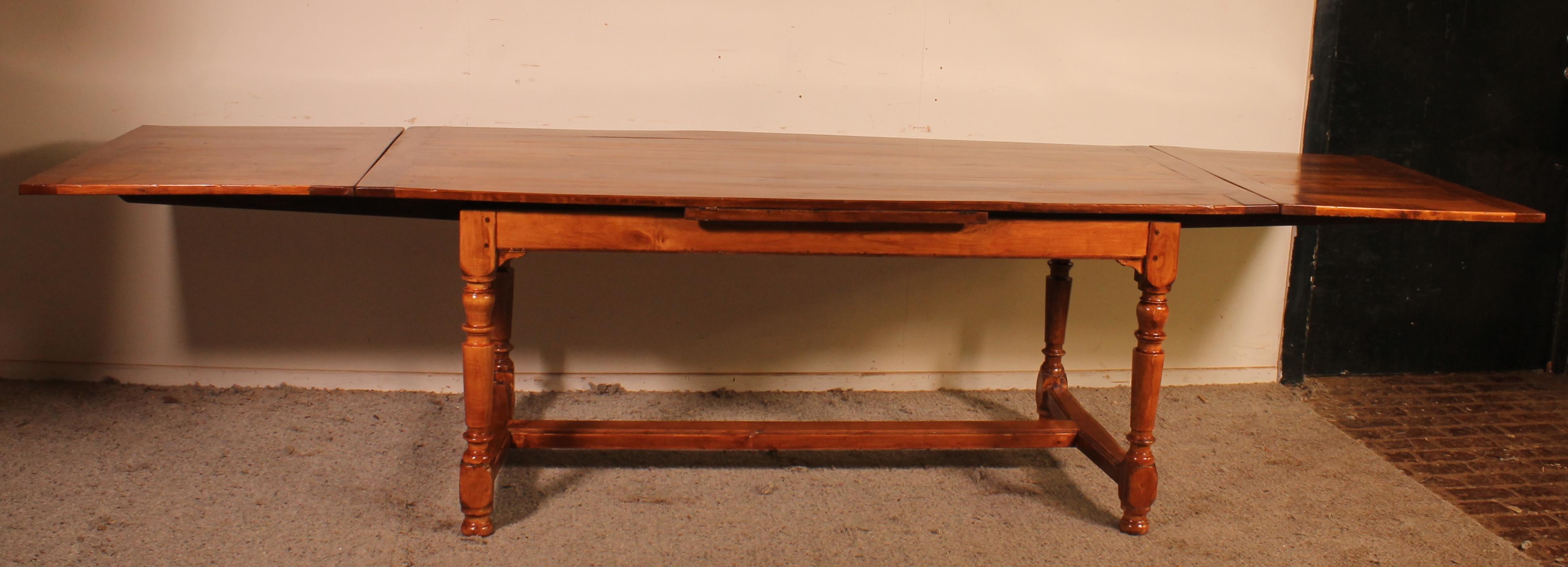 Extendable Table with Turned Legs, 19th Century, France In Good Condition In Brussels, Brussels