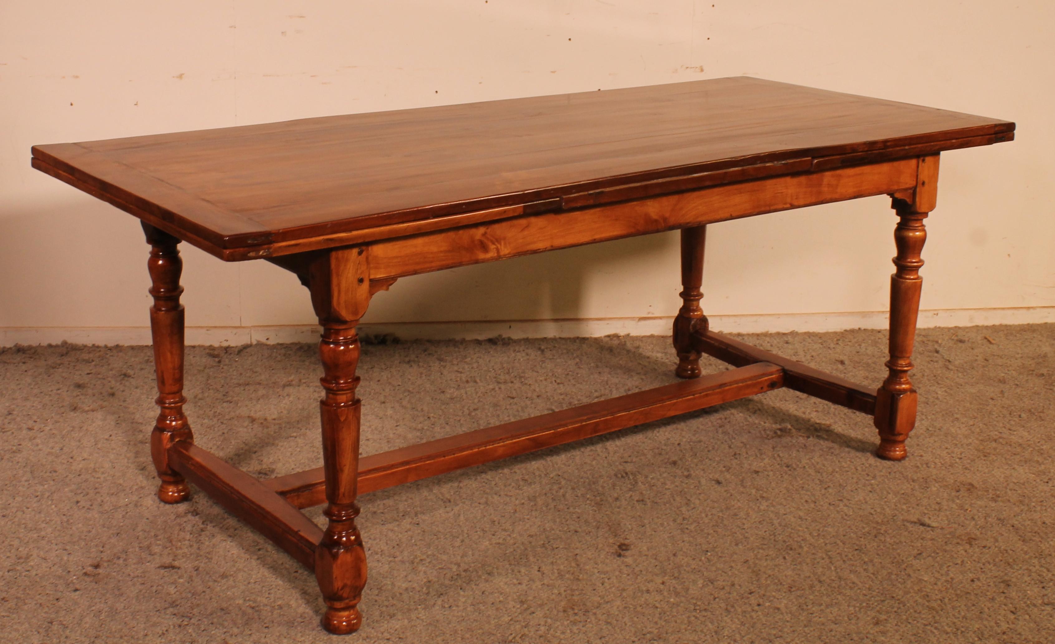 Extendable Table with Turned Legs, 19th Century, France For Sale 3