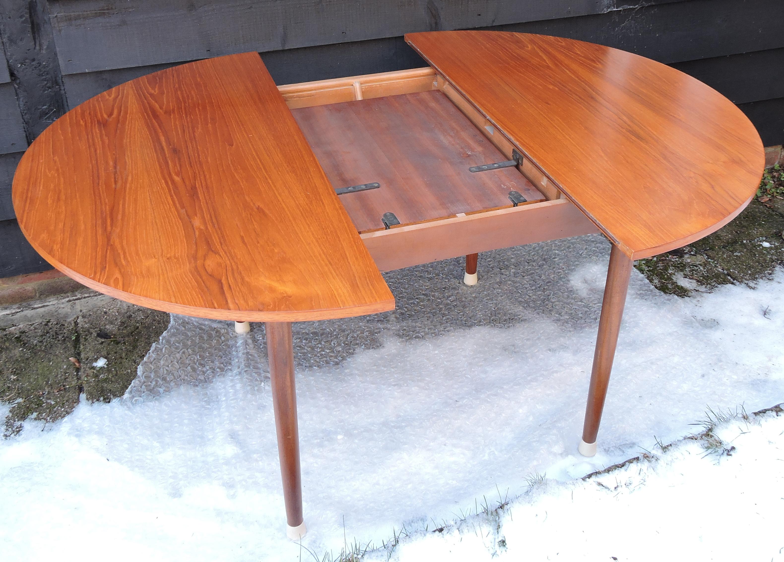 Mid-Century Modern Extendable Teak Dining Table, 1960s For Sale