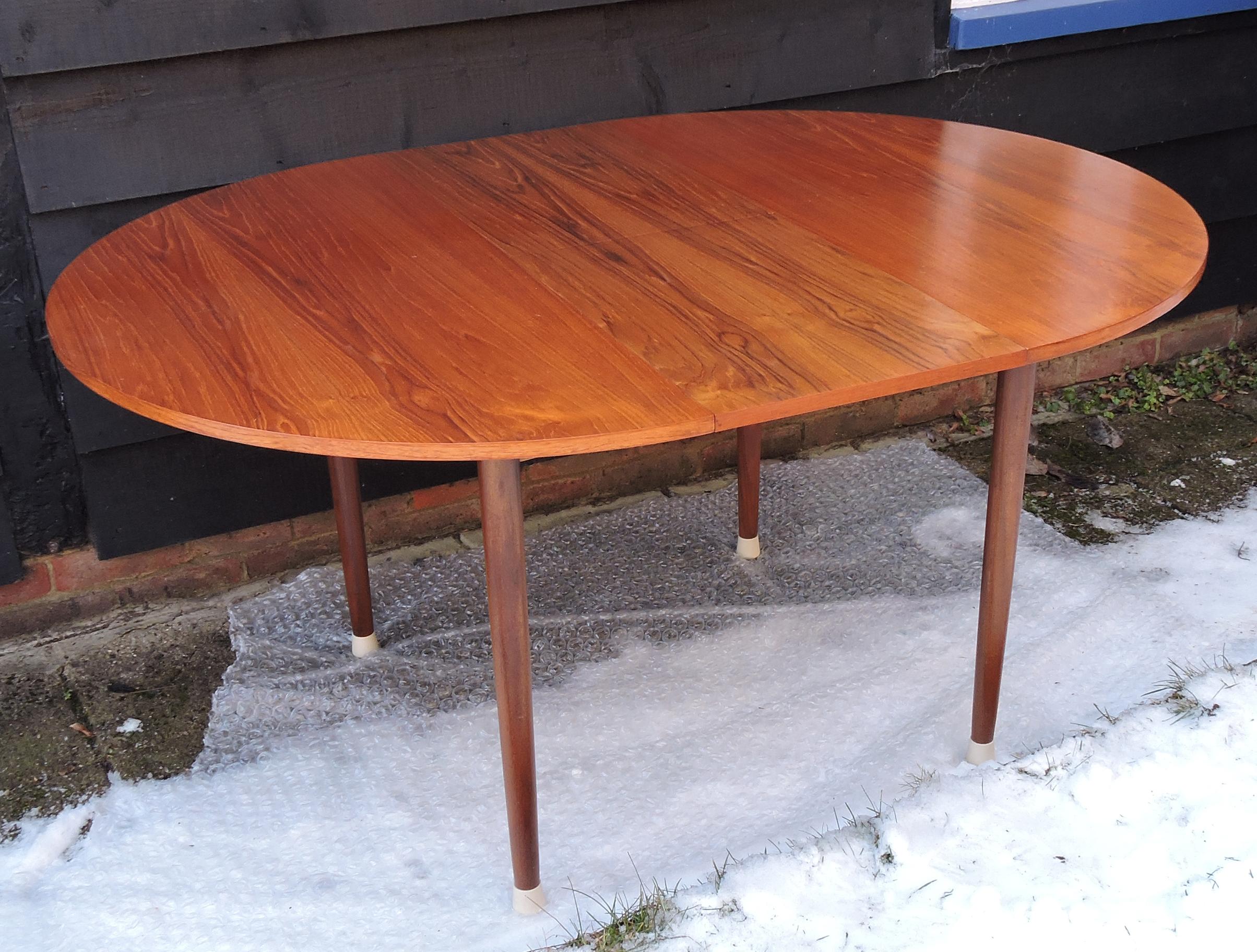 Mid-20th Century Extendable Teak Dining Table, 1960s For Sale
