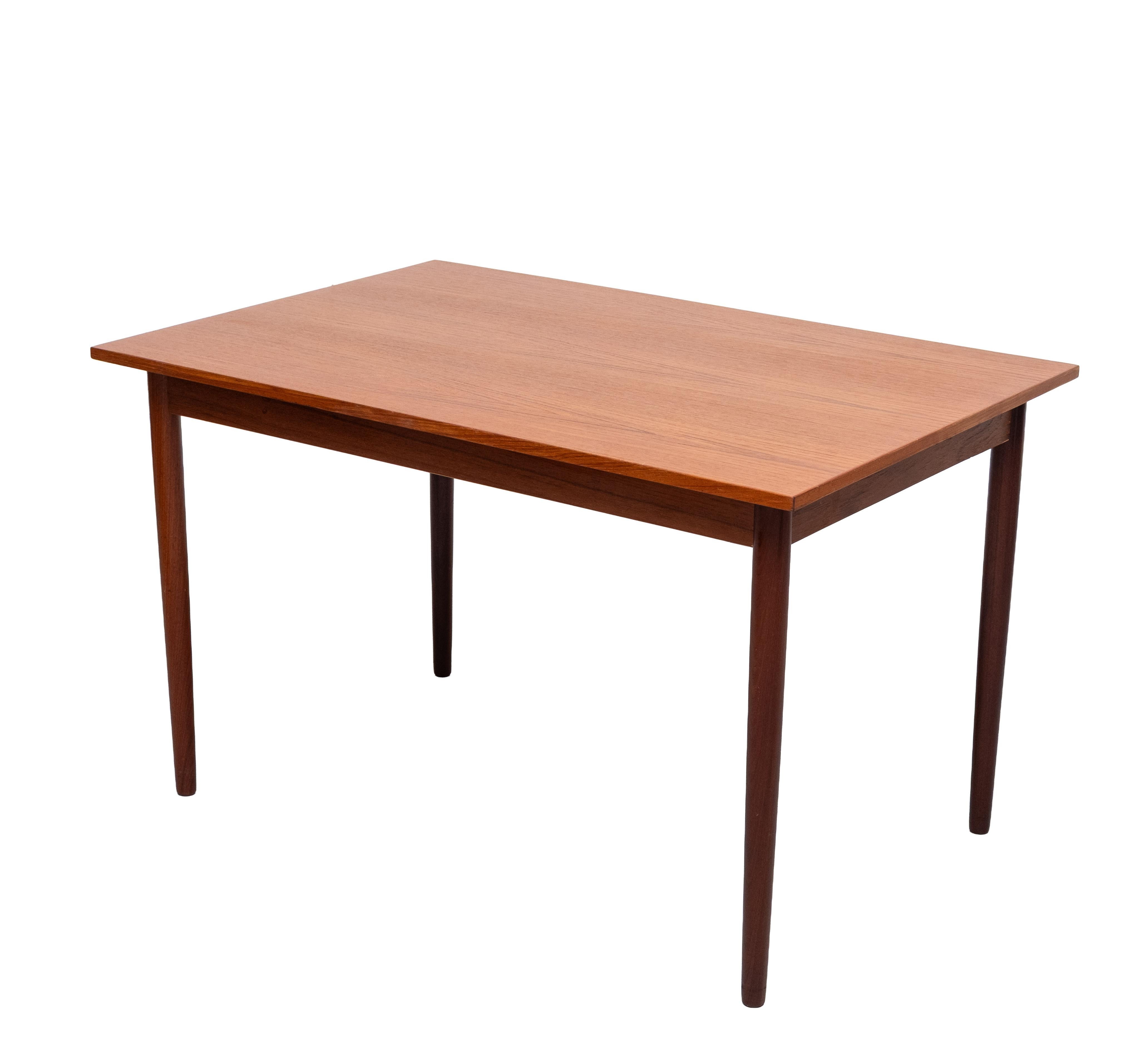 Mid-Century Modern extendable Teak dining table 1960s Holland For Sale