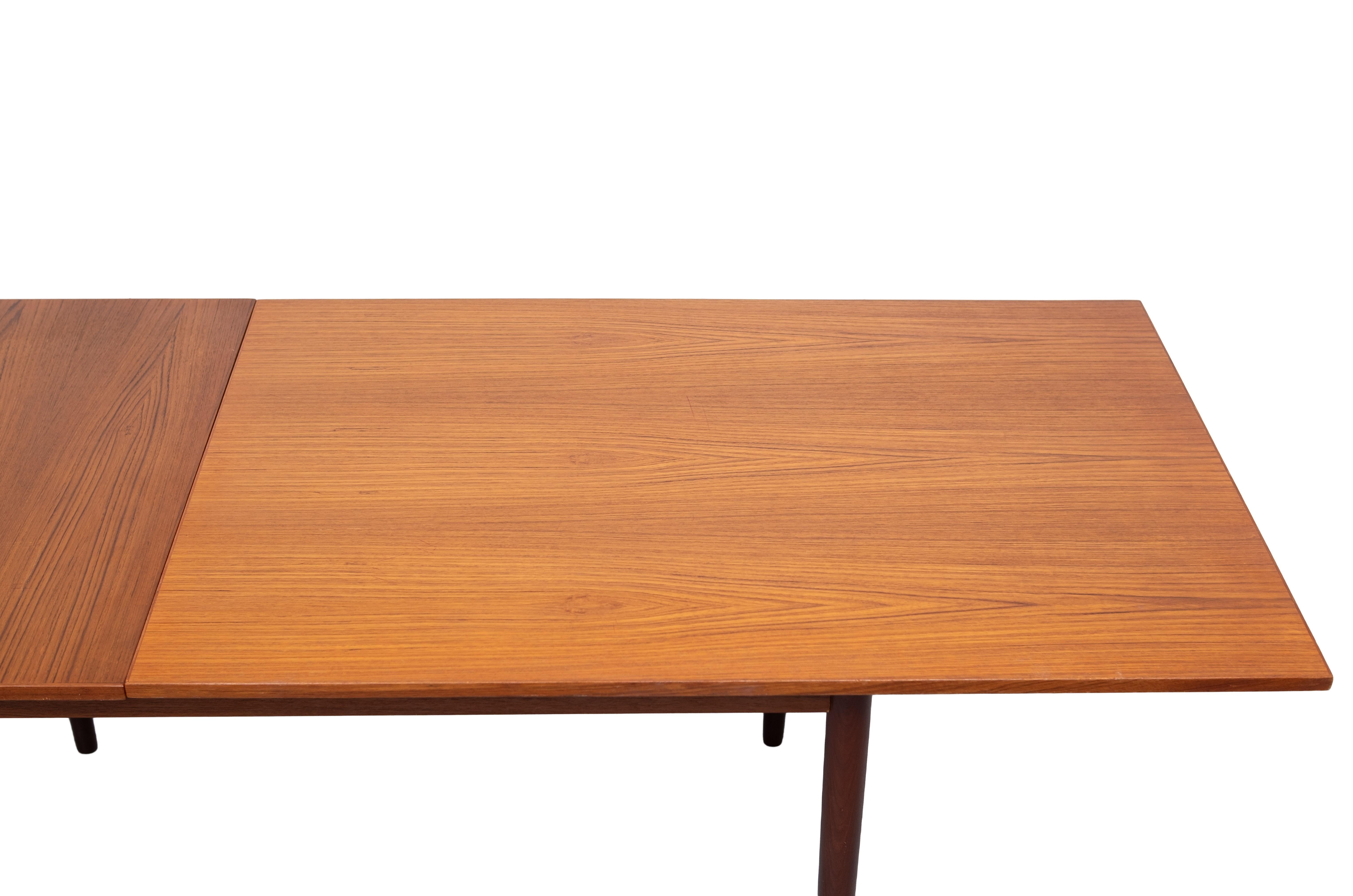 extendable Teak dining table 1960s Holland In Good Condition For Sale In Den Haag, NL