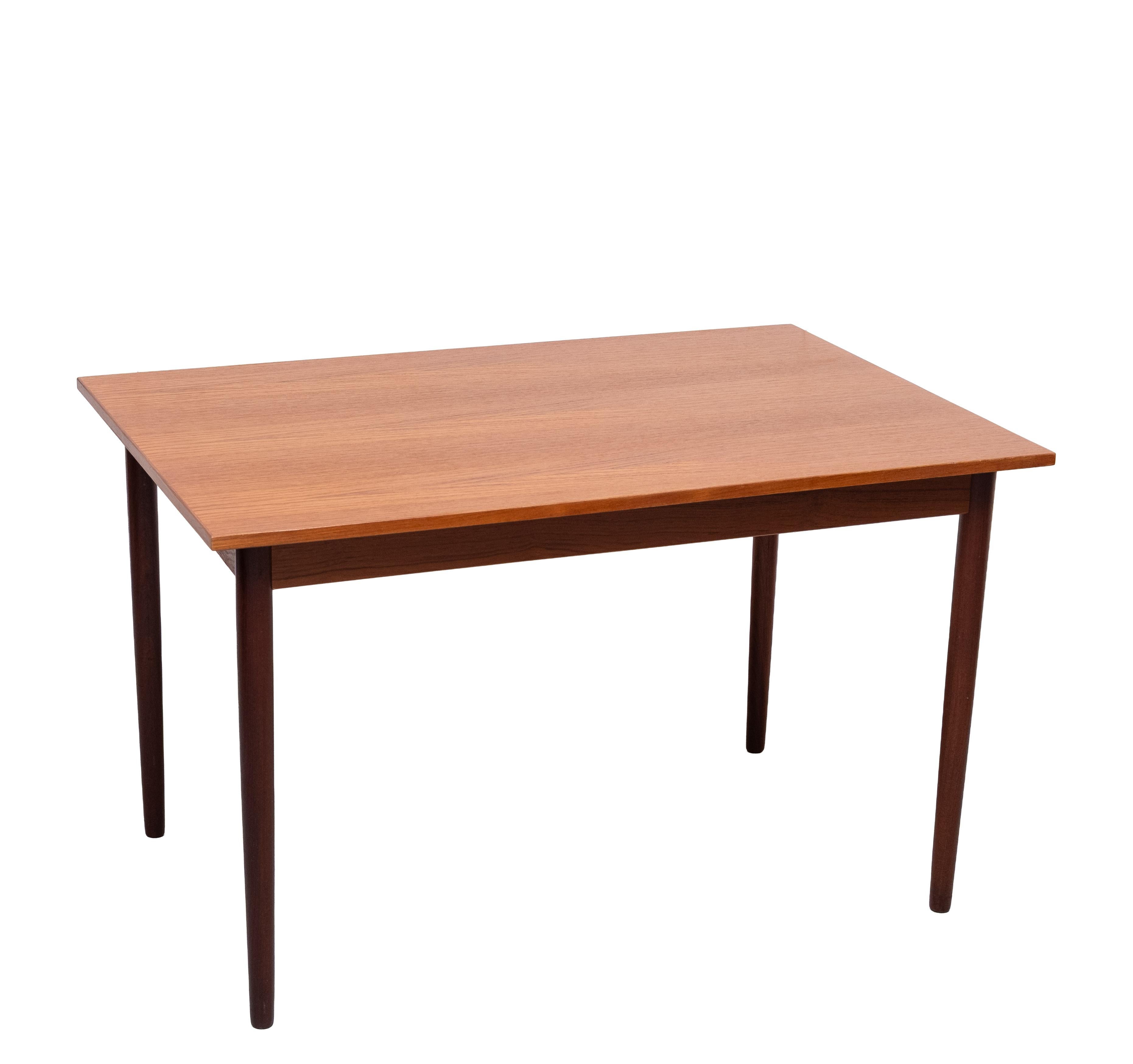 Mid-20th Century extendable Teak dining table 1960s Holland For Sale