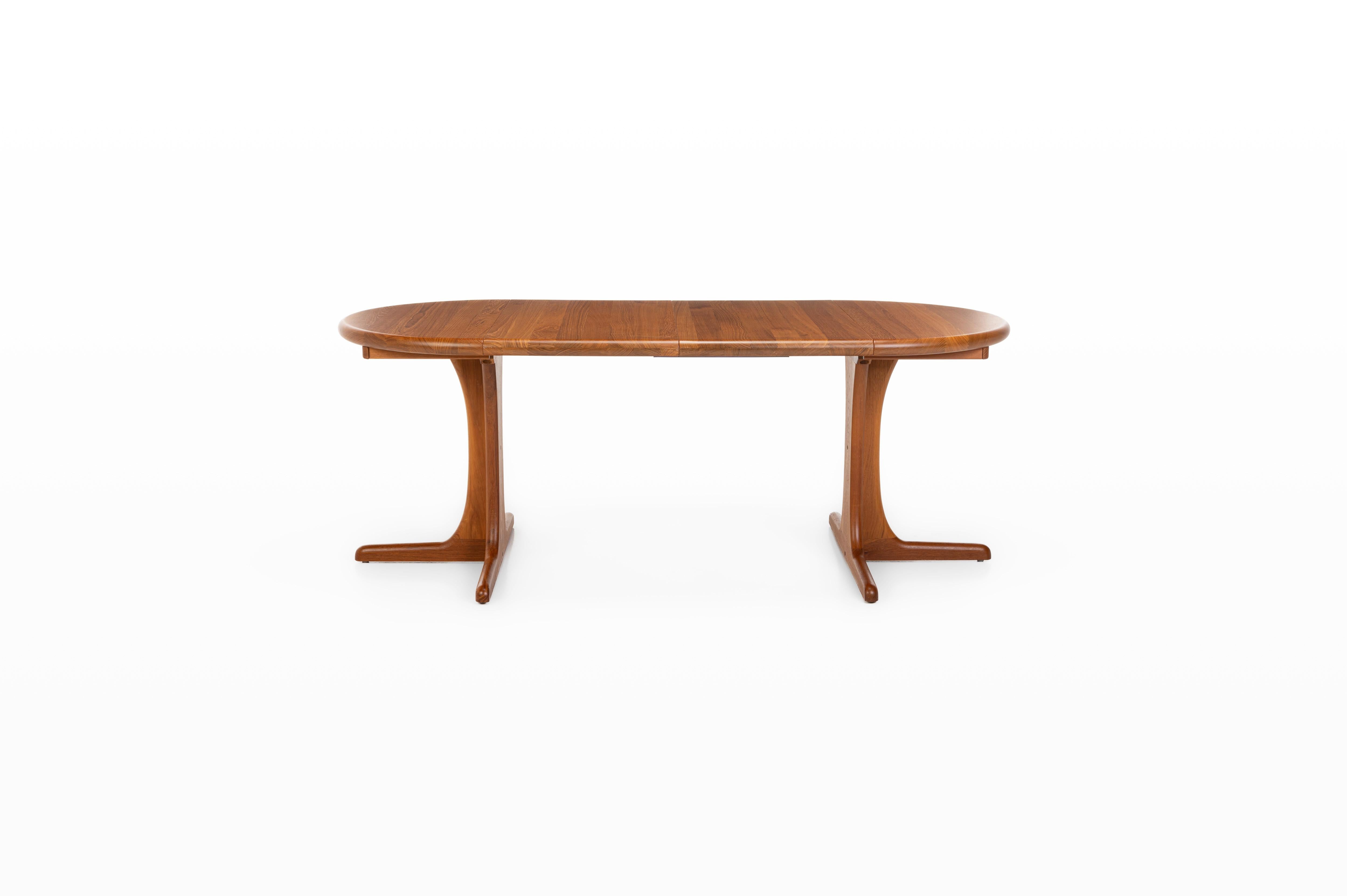 Mid-20th Century Extendable Teak Dining Table by Dyrlund, Denmark, 1960s