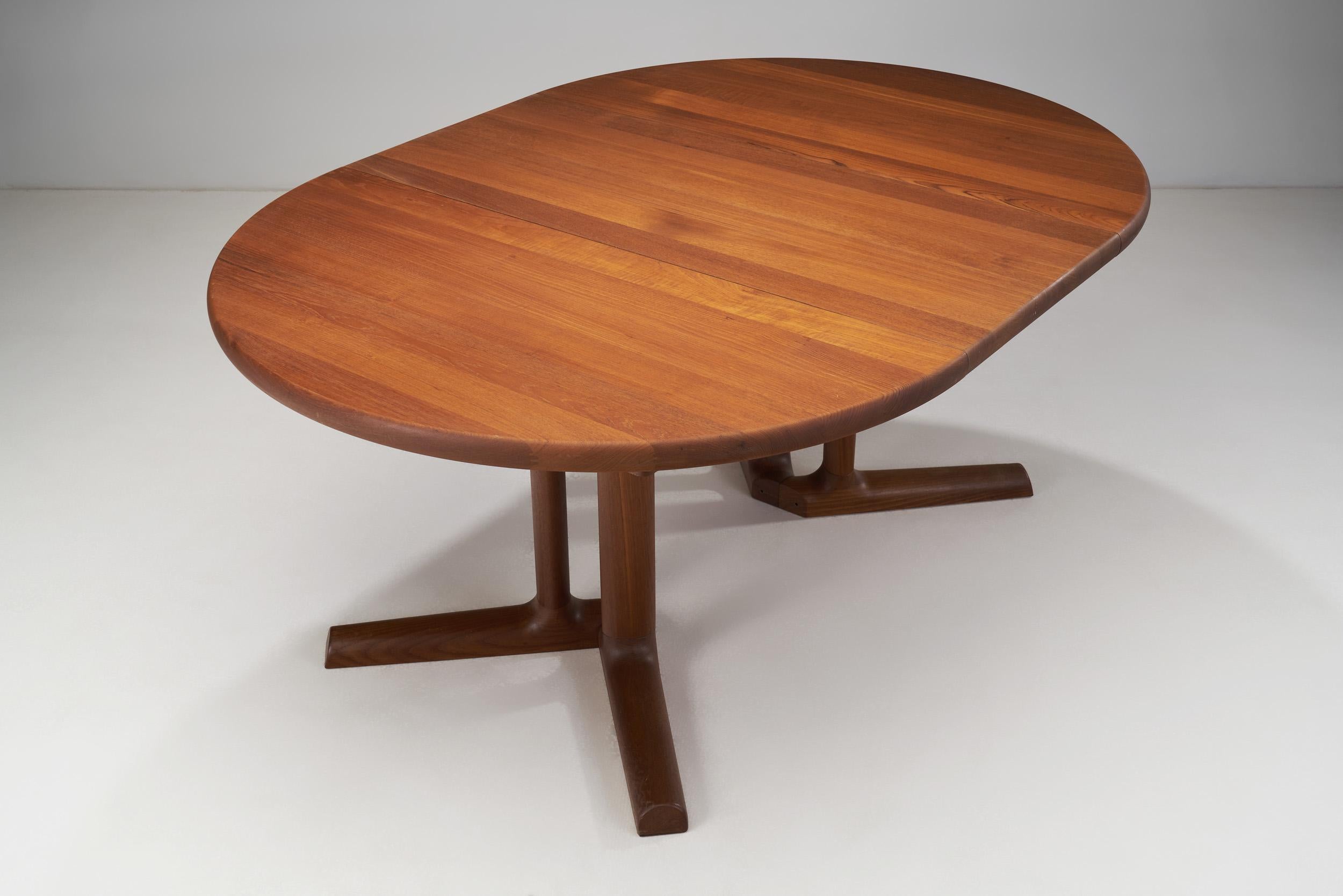 Extendable Teak Dining Table by Dyrlund, Denmark 1960s In Good Condition For Sale In Utrecht, NL