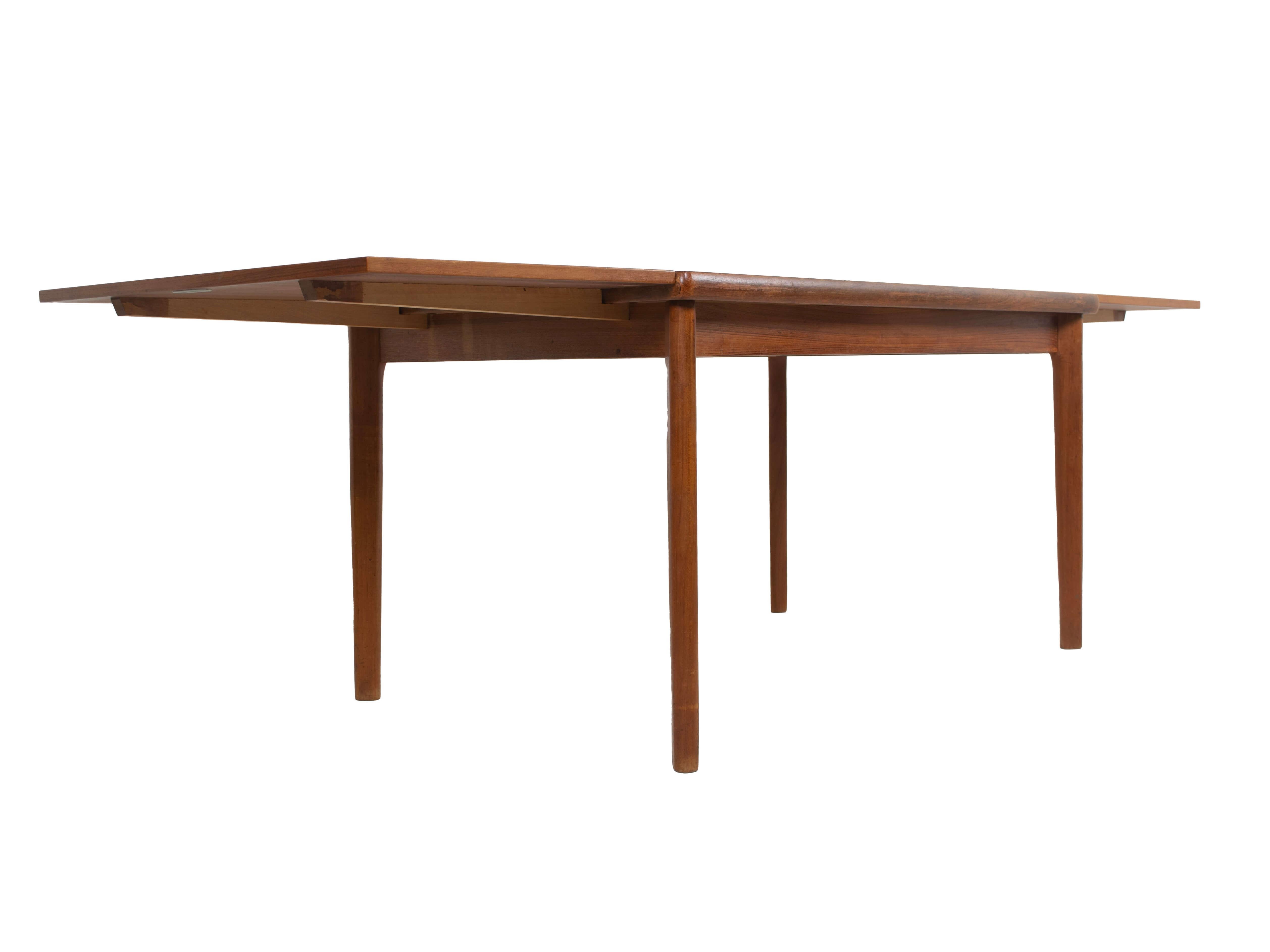 Extendable Teak Dining Table by Henning Kjaernulf, Denmark, 1960s In Fair Condition For Sale In Hellouw, NL