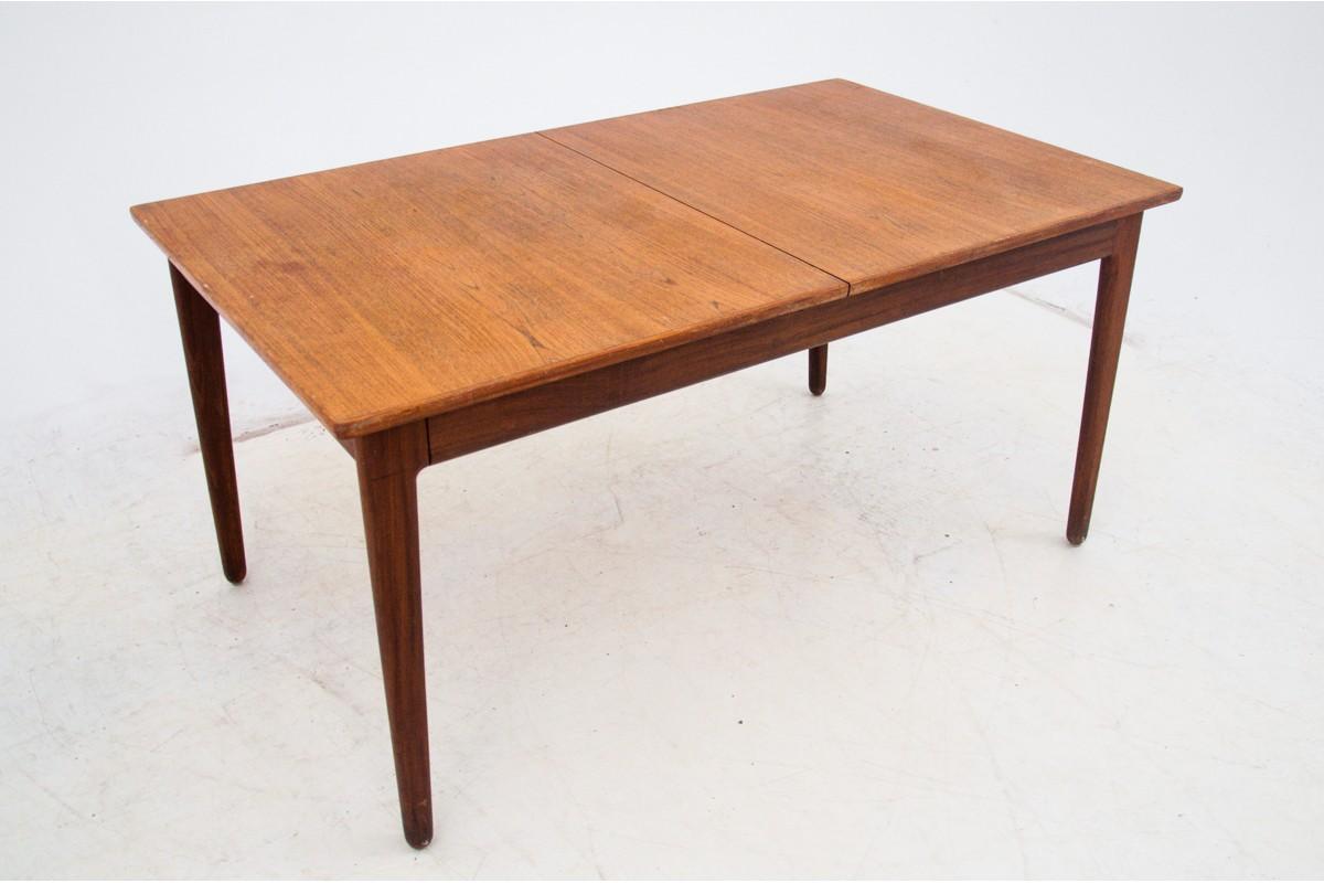 Danish teak table, 1960s
Currently under renovation.
Dimensions: height 72 cm, length 150 cm, length when unfolded, 210 cm depth. 90 cm.