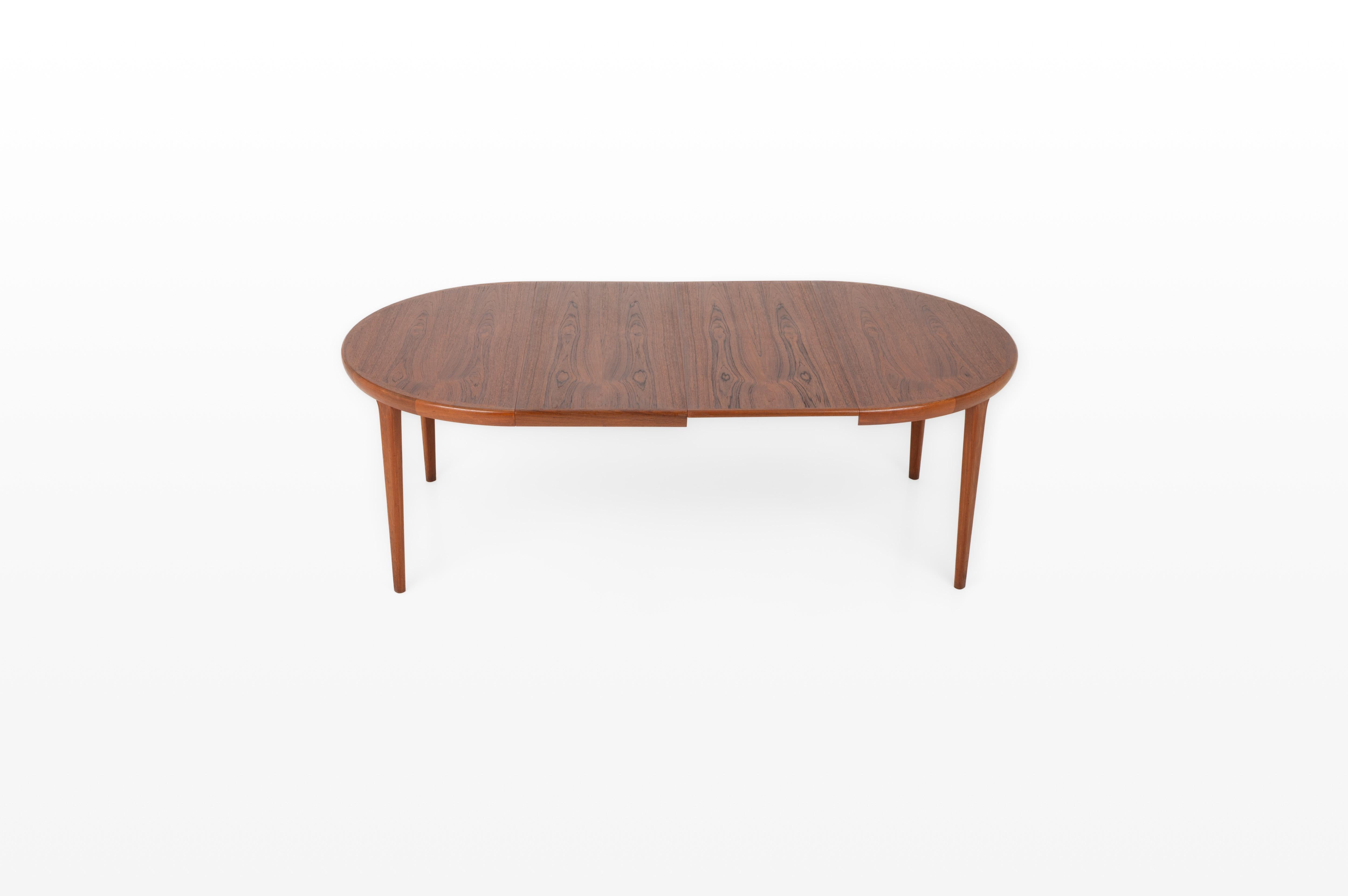 Scandinavian Modern Extendable Teak Dining Table from VV Møbler, 1960s For Sale