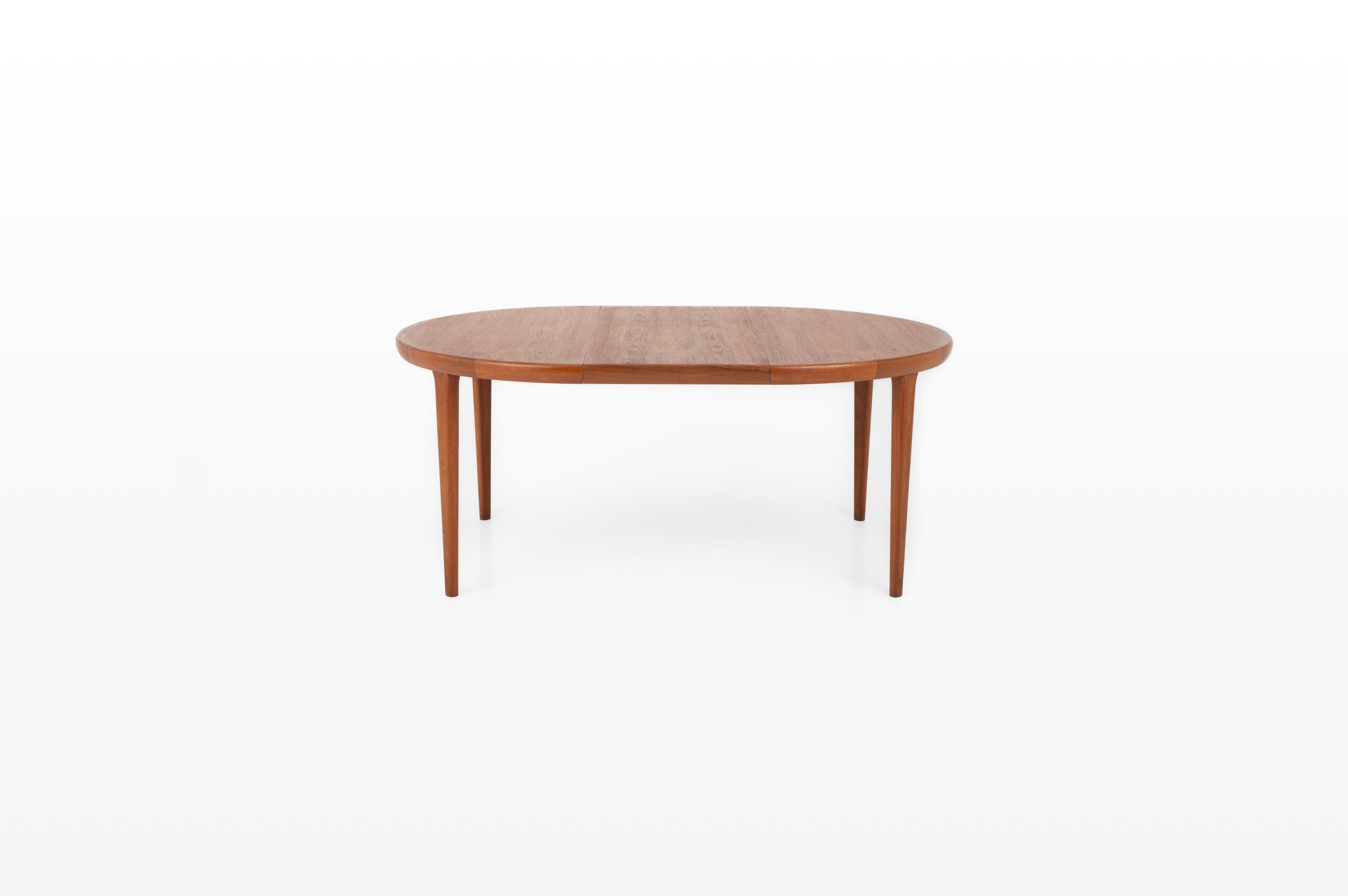 Extendable Teak Dining Table from VV Møbler, 1960s In Good Condition For Sale In Ranst, VAN