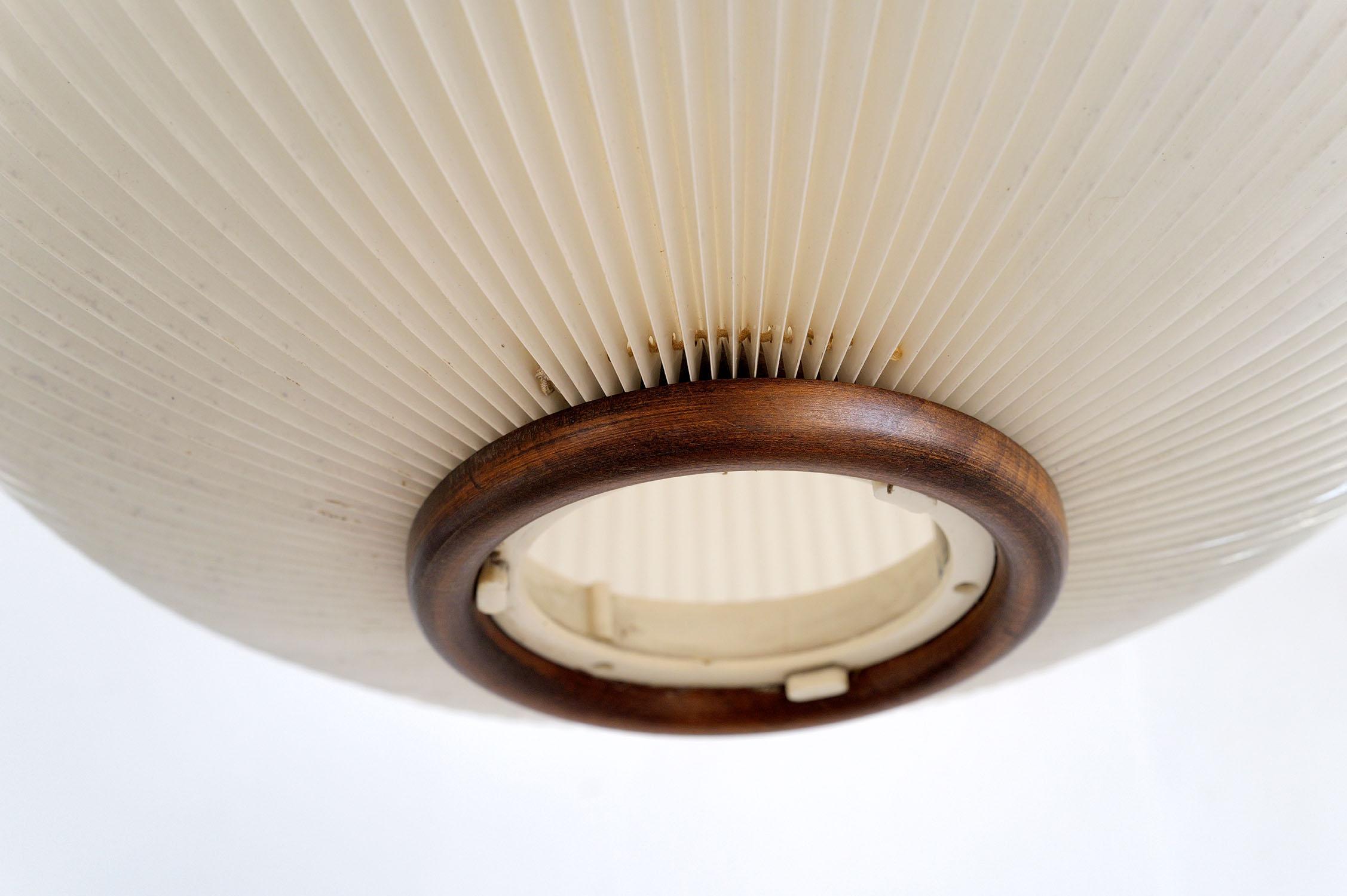 Extendable teak wall lamp, 1960 In Good Condition For Sale In Catonvielle, FR