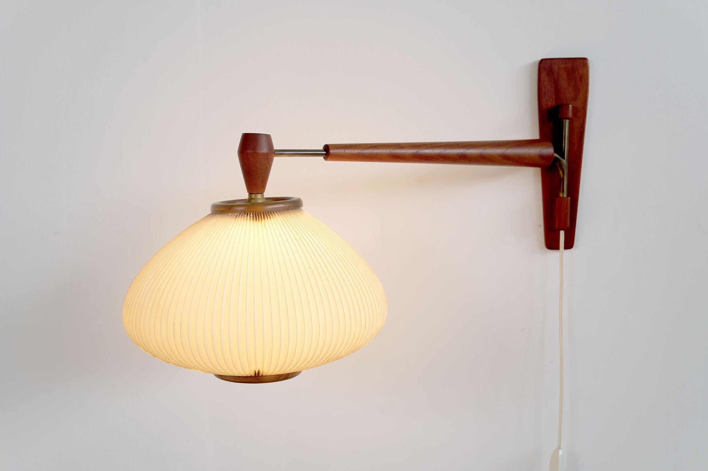 Extendable teak wall lamp, 1960 For Sale 2