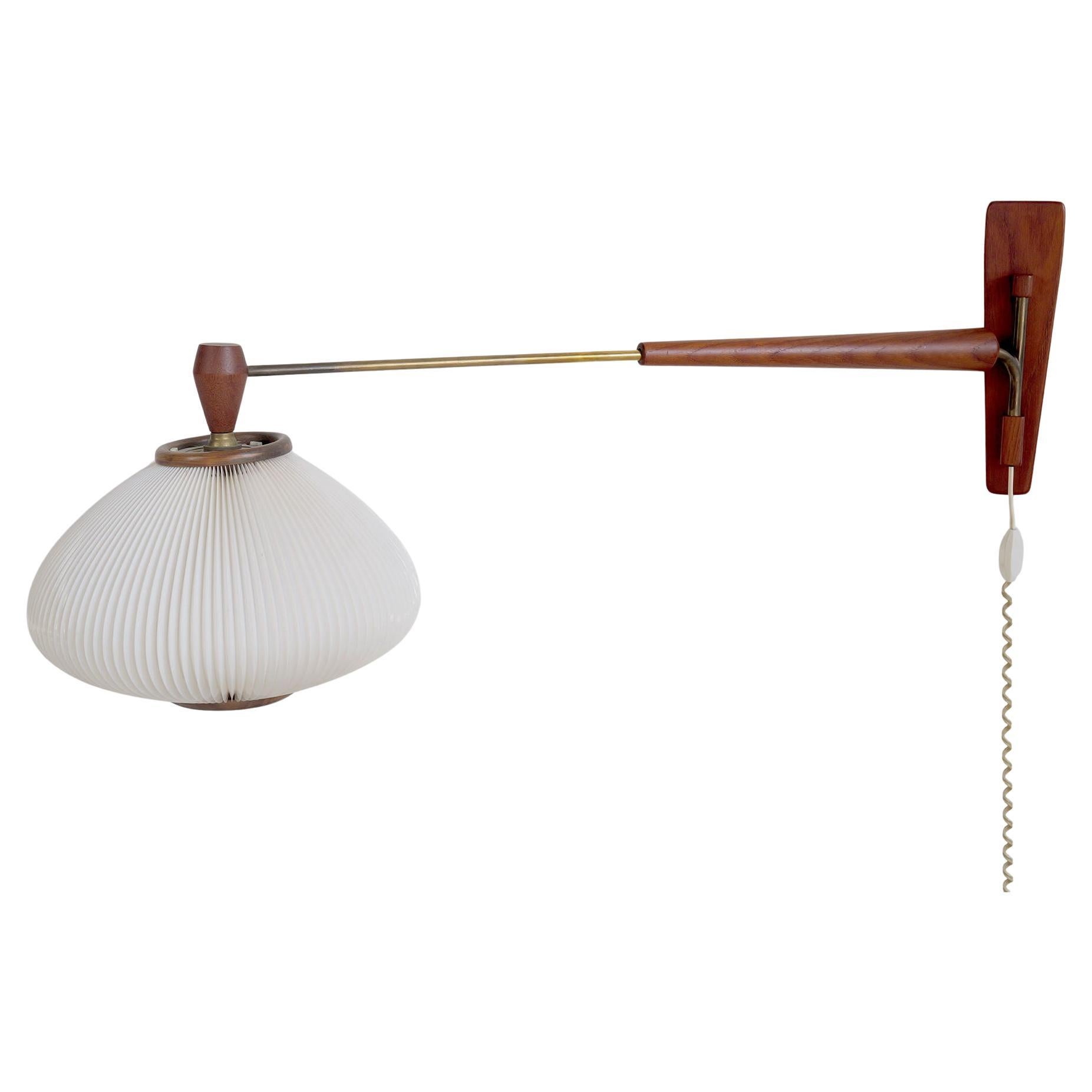 Extendable teak wall lamp, 1960