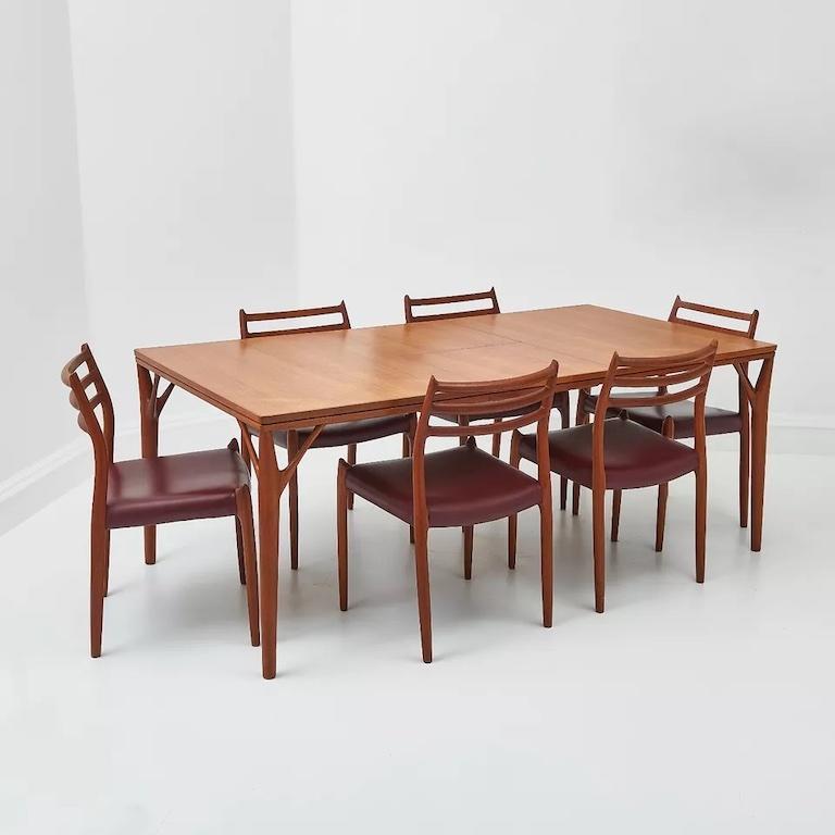 Mesa de comedor extensible de teca 
